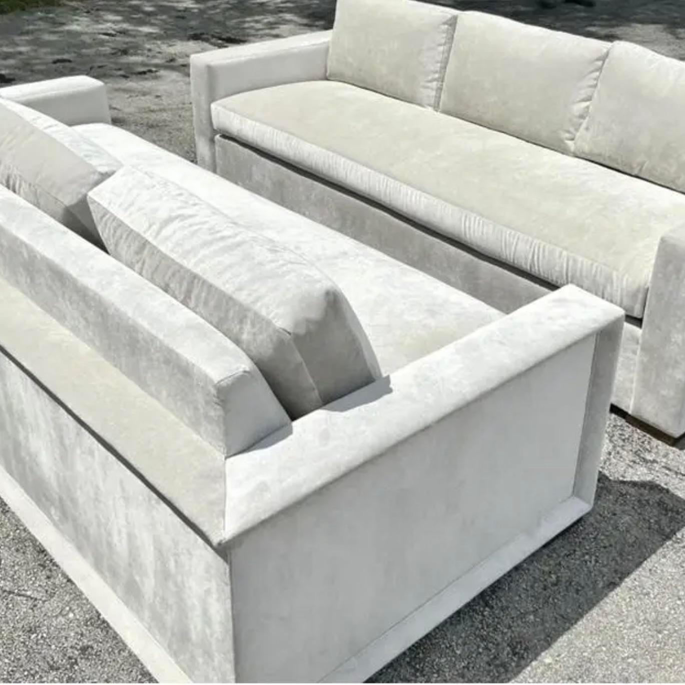 Vintage Contemporary Hickory Chair Flat Arm Sofa In Good Condition For Sale In west palm beach, FL