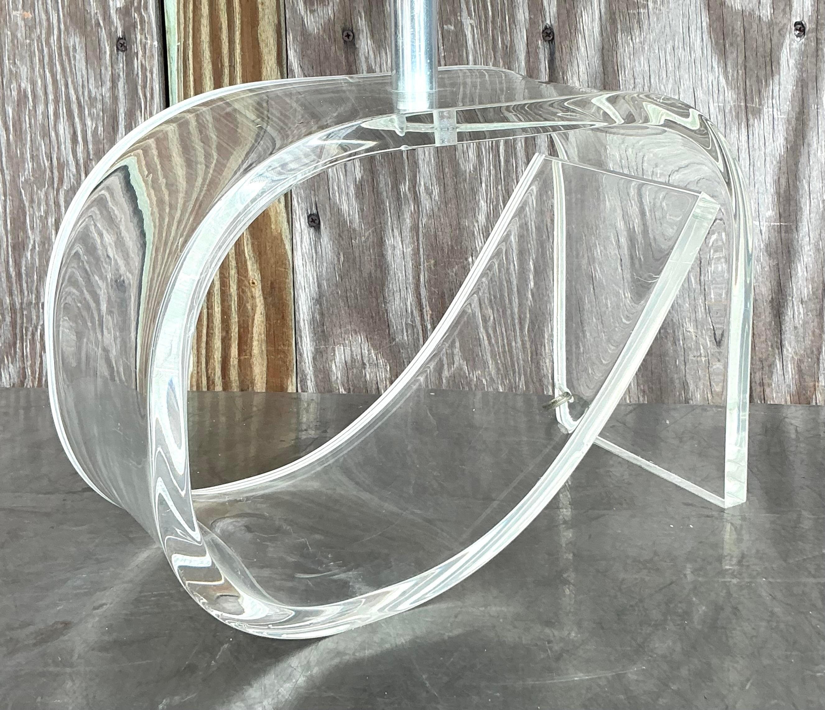 Vintage Contemporary Lucite Scroll Table Lamp In Good Condition For Sale In west palm beach, FL