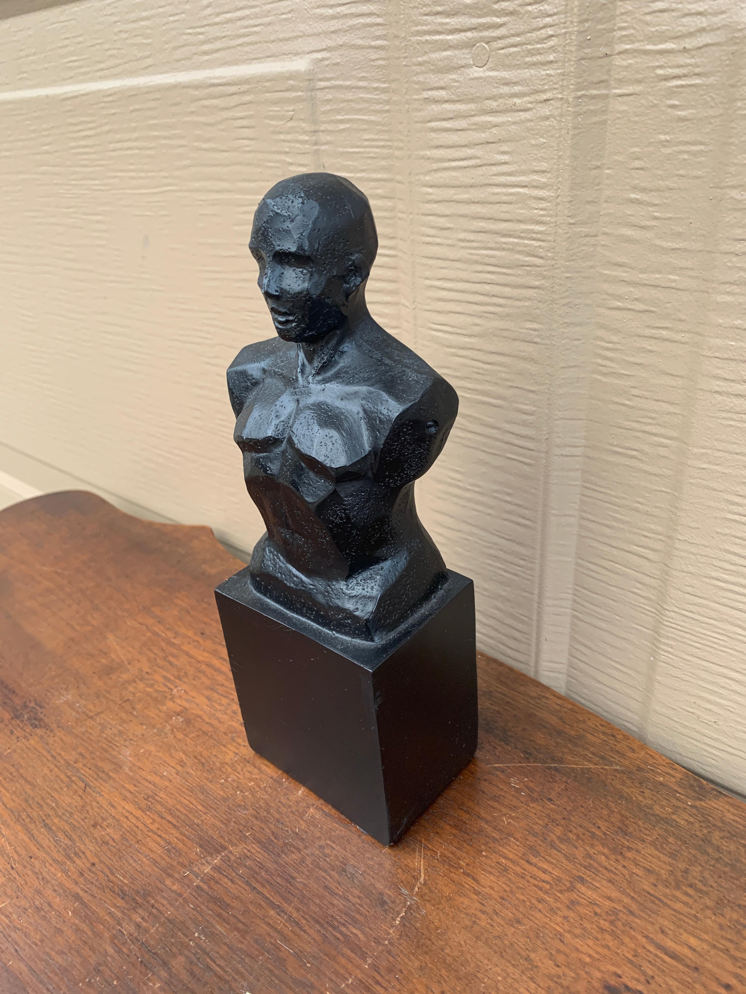 Vintage Contemporary Male Bust Sculpture (Moderne) im Angebot