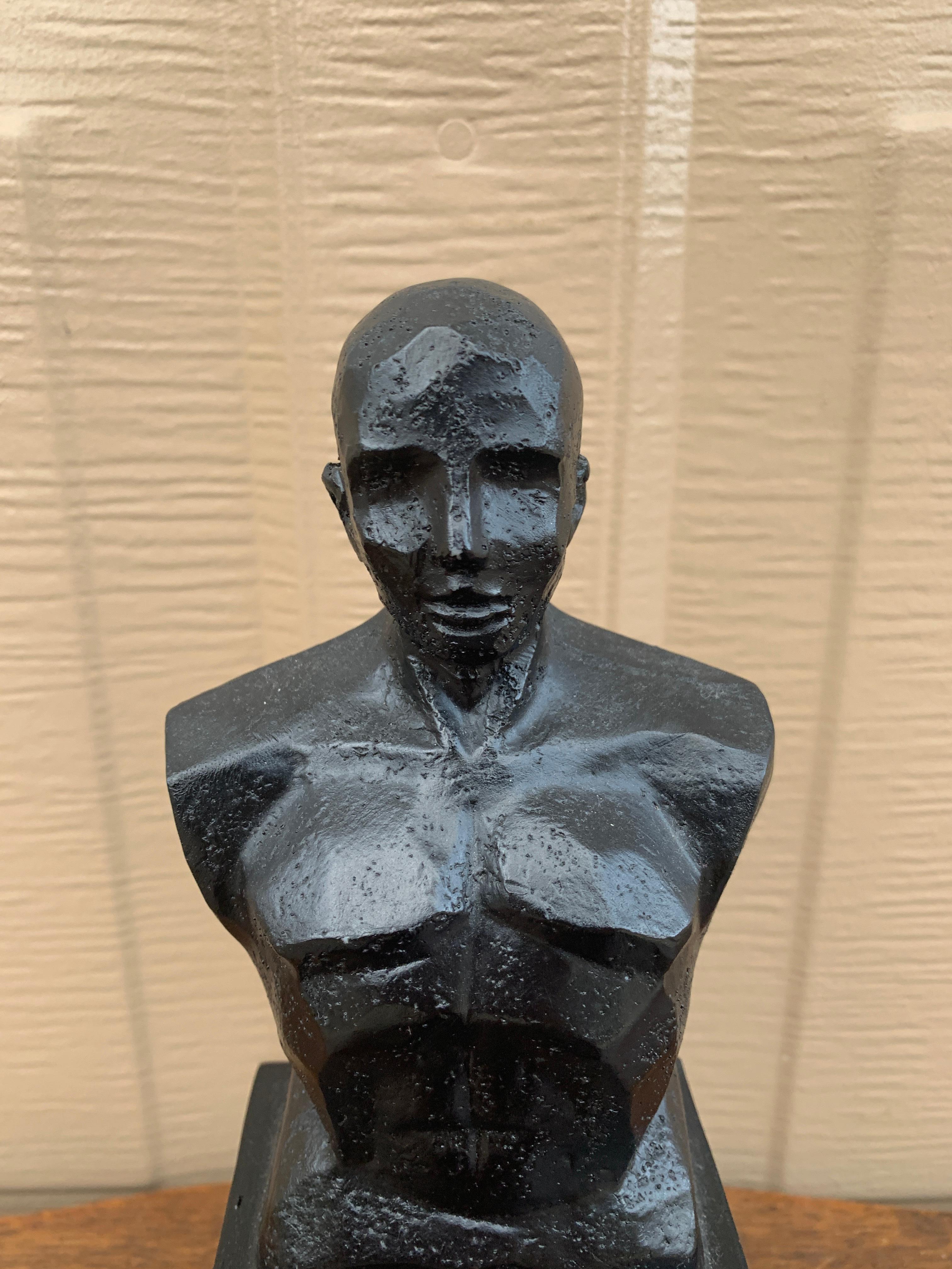 Vintage Contemporary Male Bust Sculpture (20. Jahrhundert) im Angebot