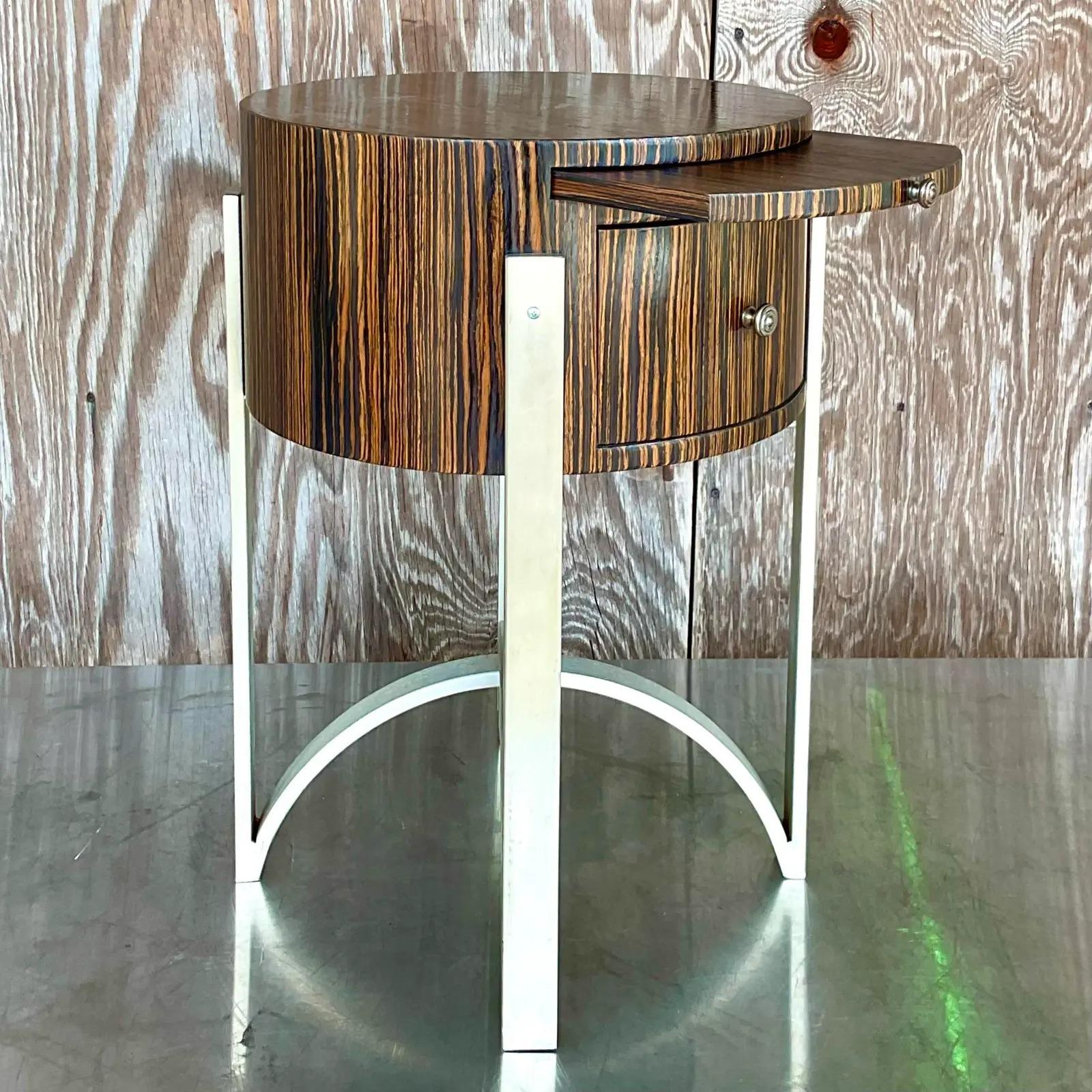 Bois Table d'appoint vintage et contemporaine en bois zébré Michael Berman en vente