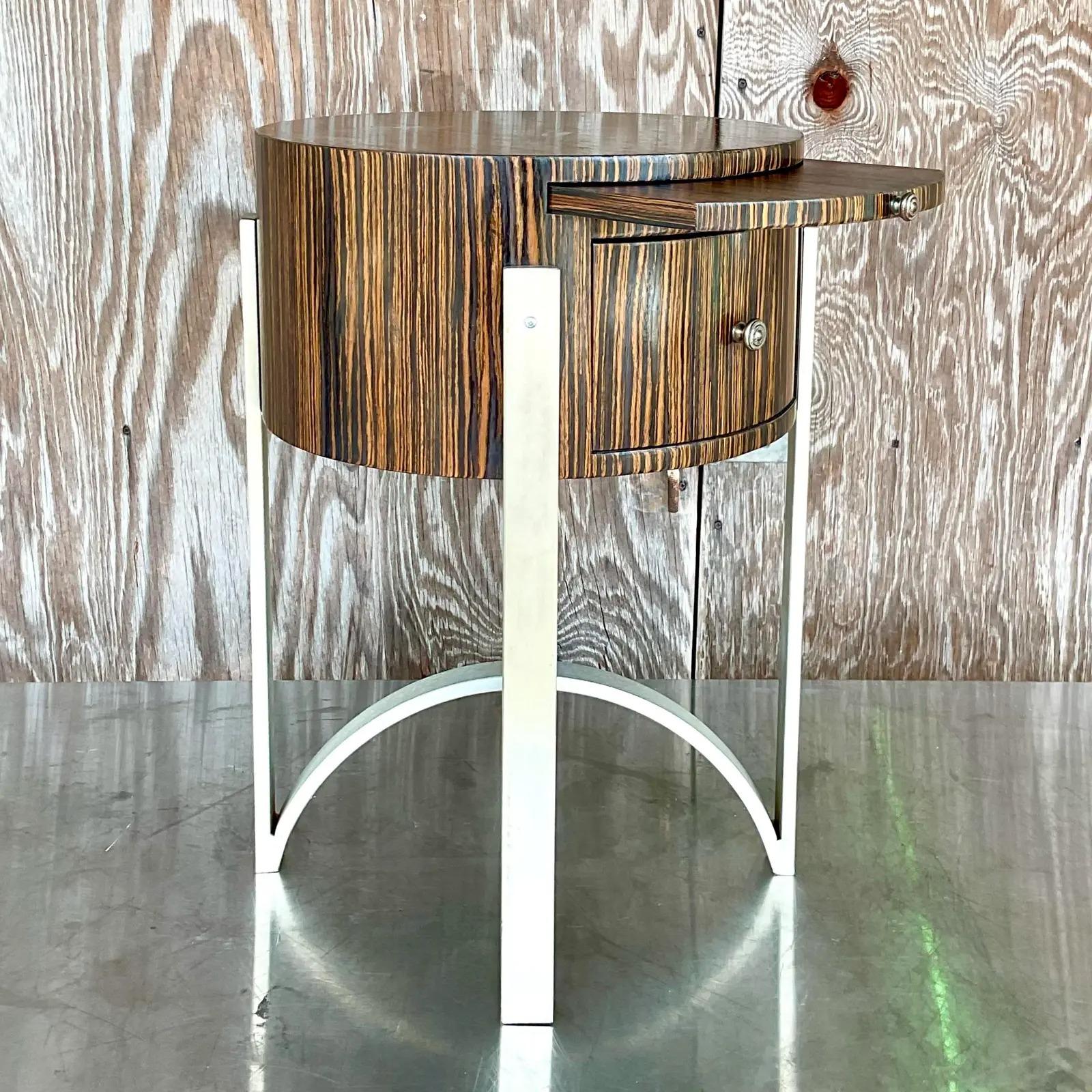 Table d'appoint vintage et contemporaine en bois zébré Michael Berman en vente 2