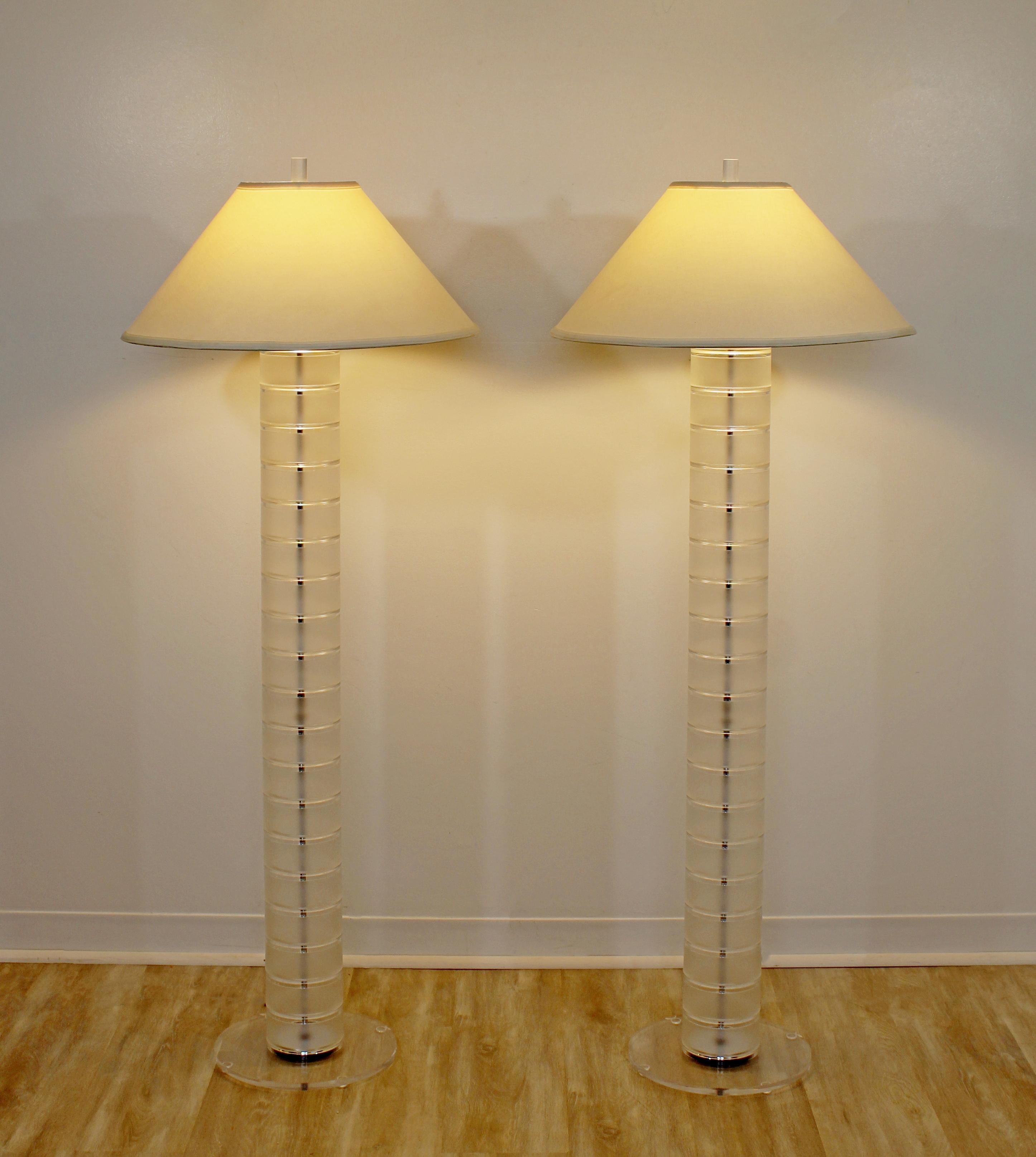 For your consideration is a gorgeous pair of floor lamps, made of acrylic and with Lucite bases and finials, by Optique, circa the 1980s. In very good vintage condition. The dimensions of the lamps are 12