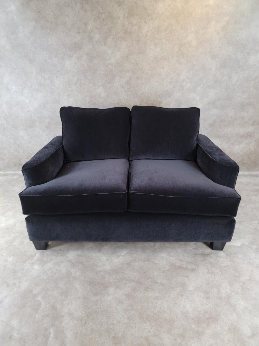 Vintage Contemporary Post Modern Loveseat en velours noir

Si vous êtes intéressé, veuillez vous renseigner sur le canapé assorti.

