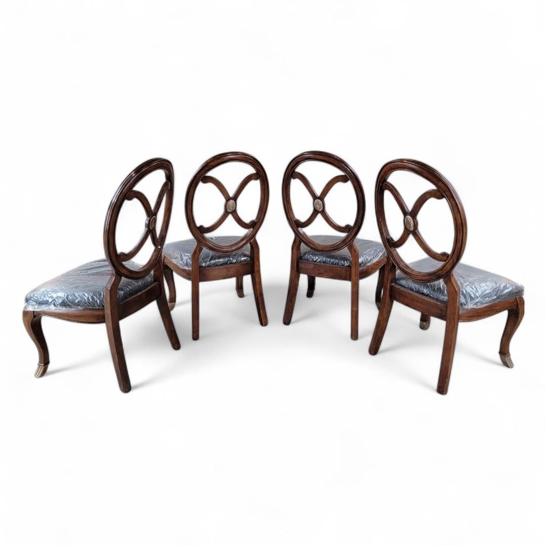 Pietra Tavolo da pranzo rotondo contemporaneo in pietra tessellata e sedie vintage in vendita