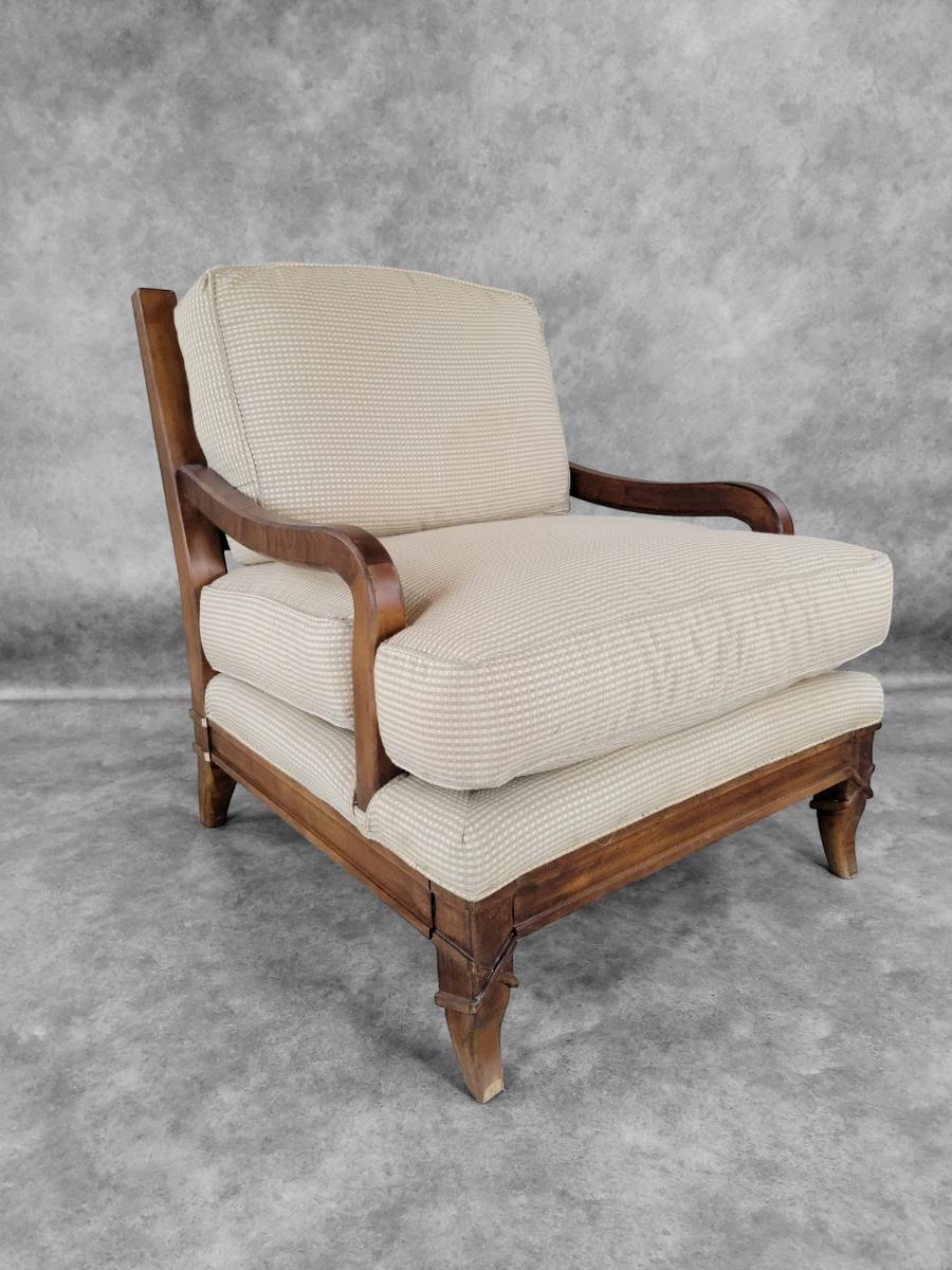 Vintage Contemporáneo Sillón de brazos tapizado en crema con marco de madera artesano estadounidense en venta
