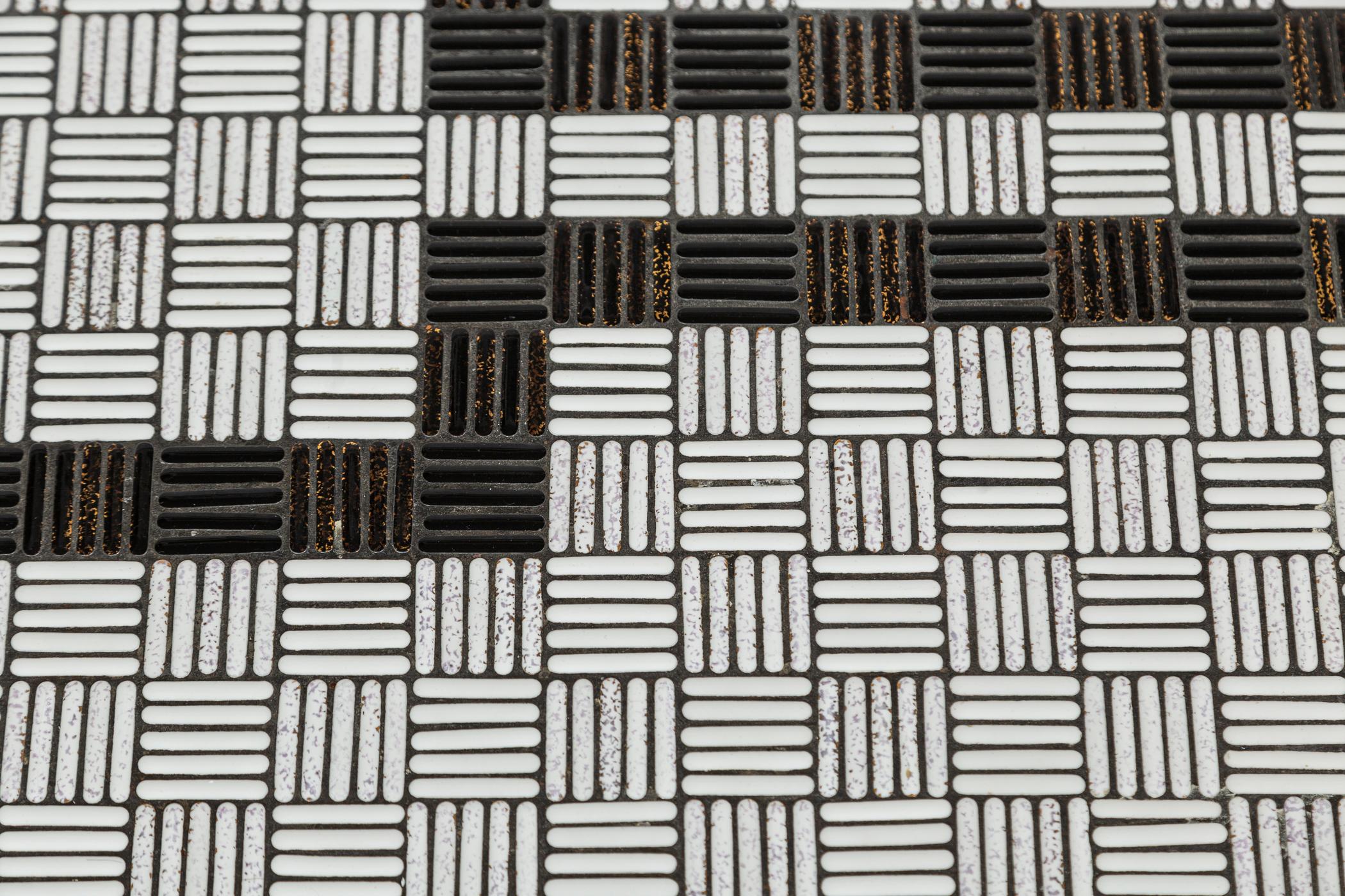 Mid Century Deutsch Mosaik Nickel niedrigen Tisch im Angebot 4