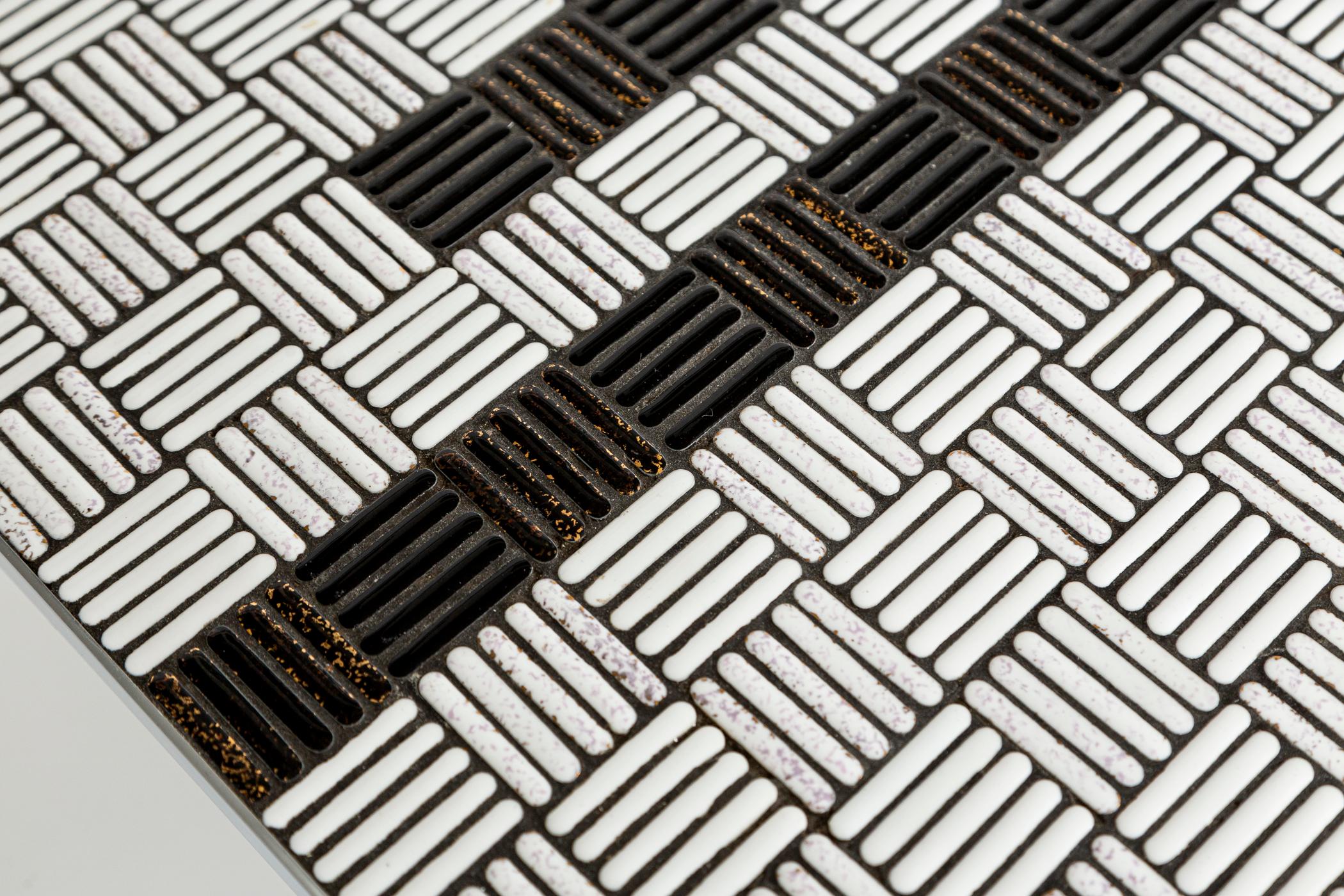 Mid Century Deutsch Mosaik Nickel niedrigen Tisch (Mitte des 20. Jahrhunderts) im Angebot