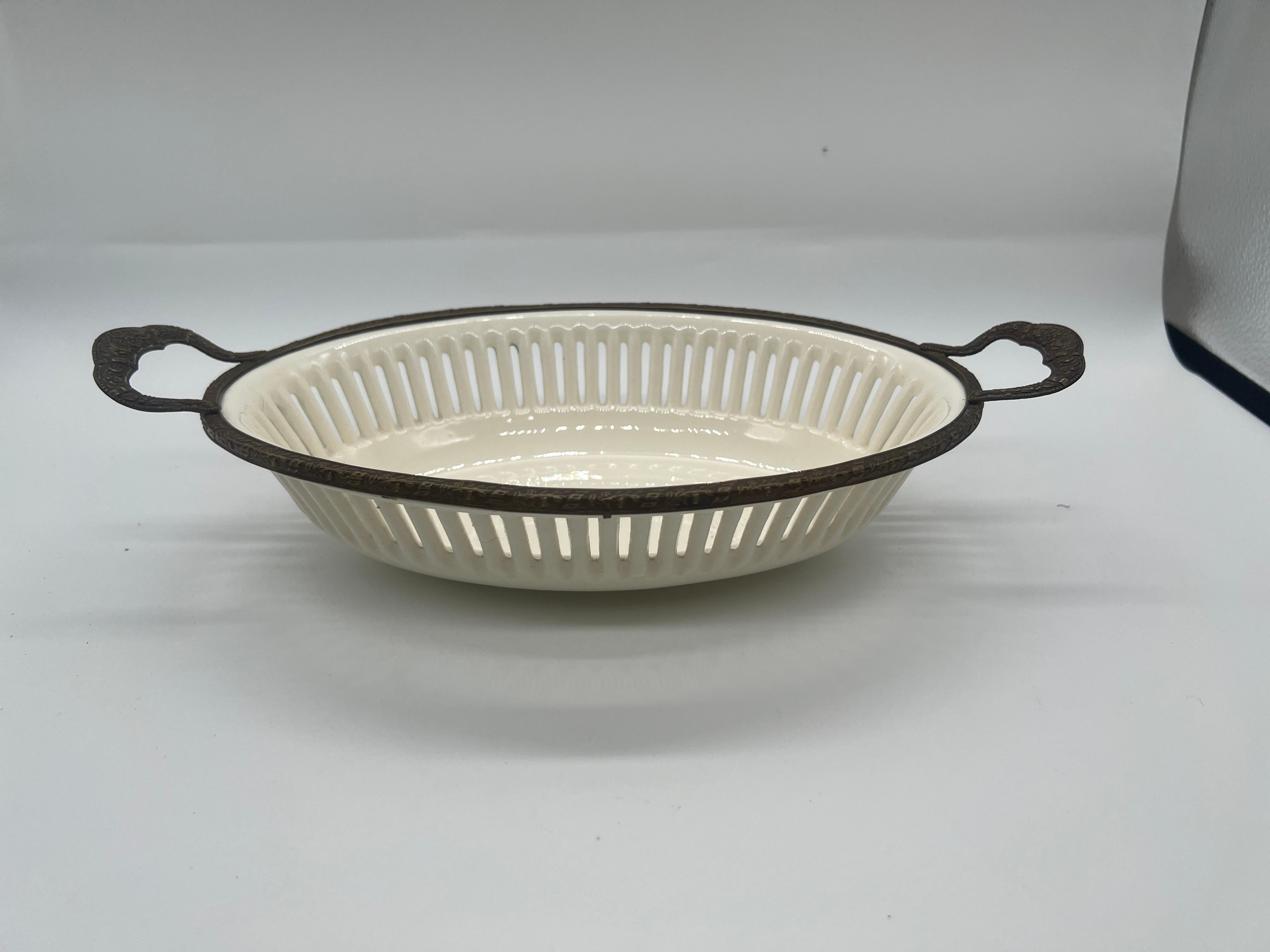Vintage Continental Ormolu Mounted Pierced Creamware Basket In Good Condition For Sale In Atlanta, GA