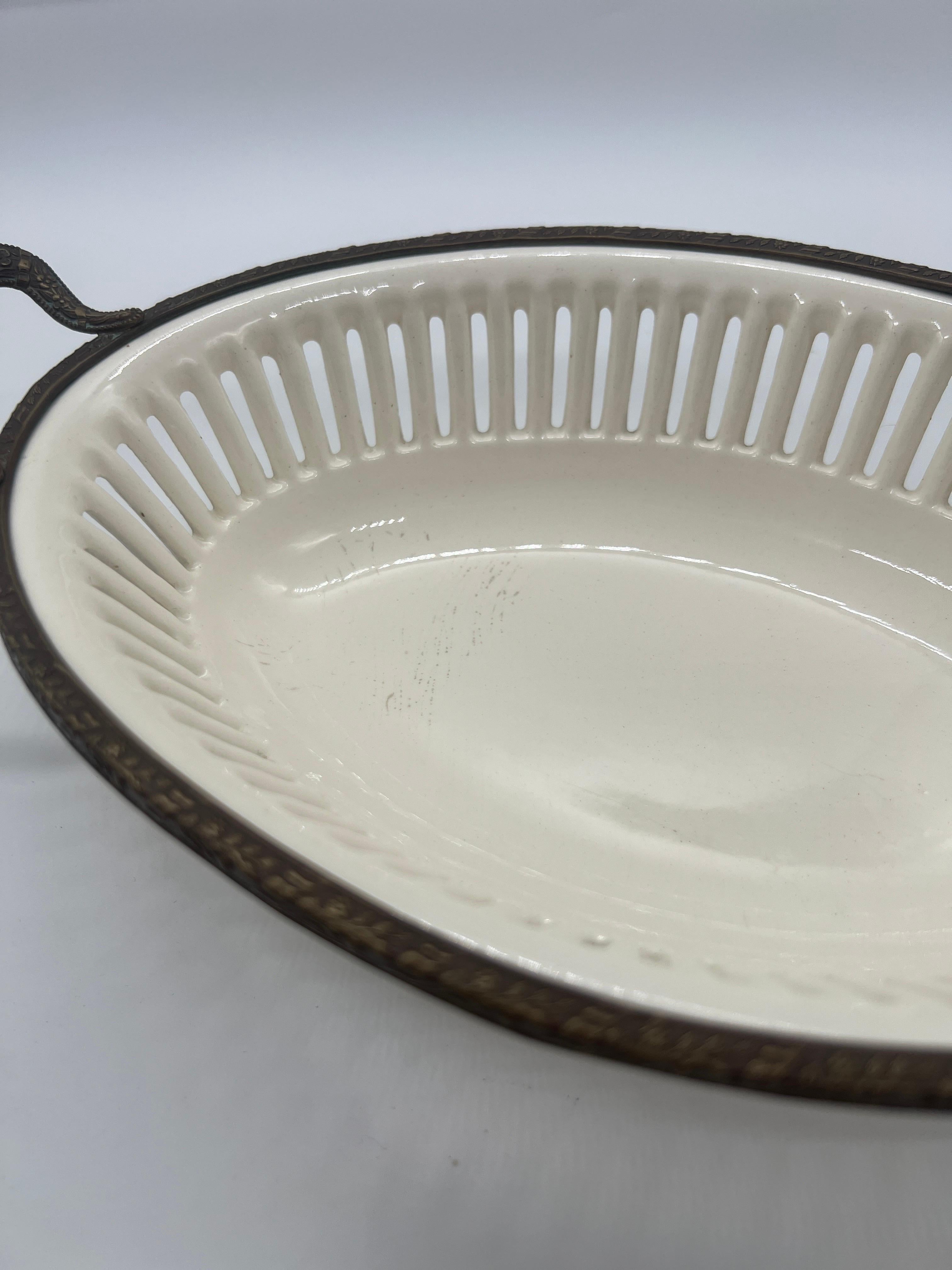 Cestino da crema continentale d'epoca con montatura in ormolu e traforo in vendita 2
