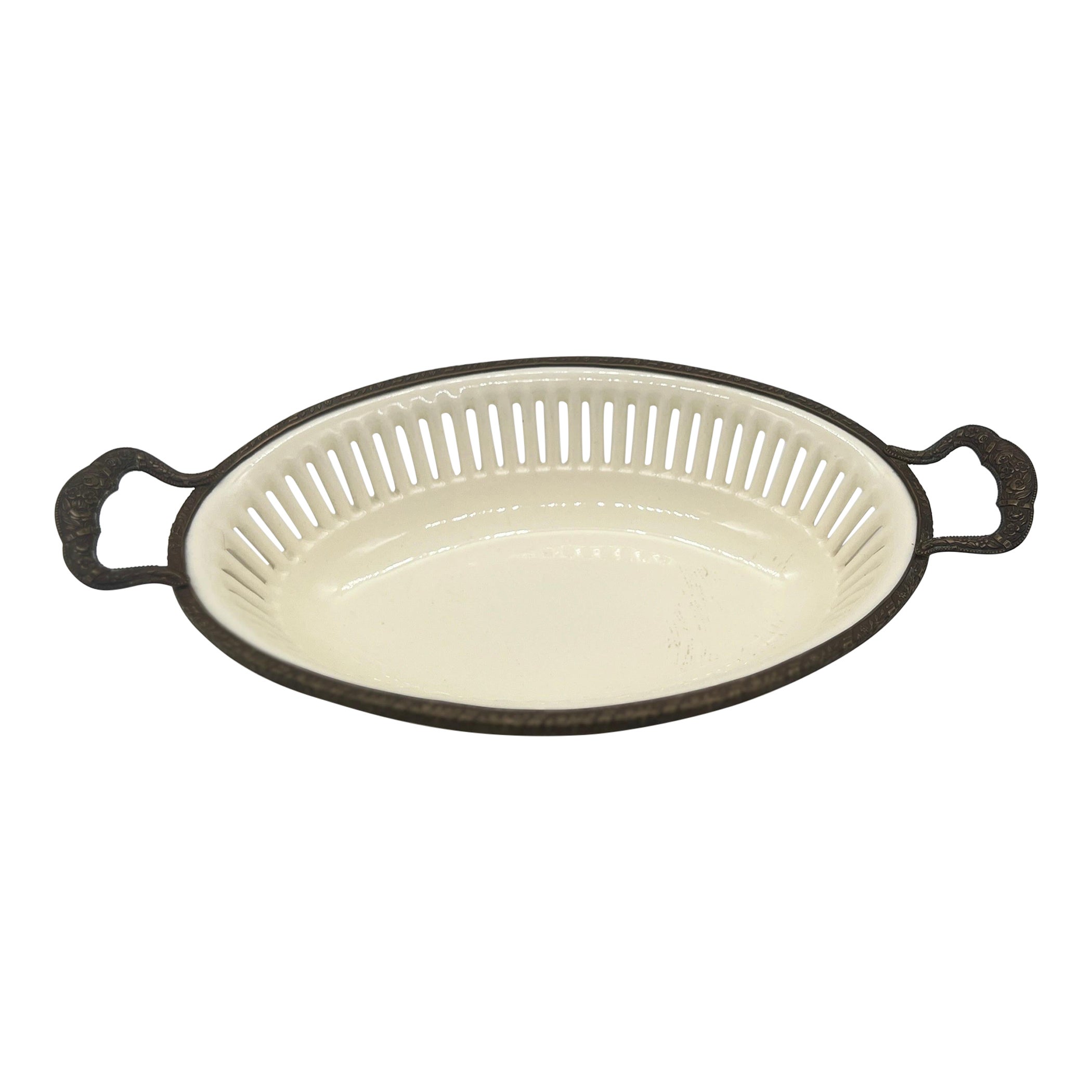 Kontinentaler Goldbronze-Korb aus durchbrochenem cremefarbenem Geschirr im Angebot