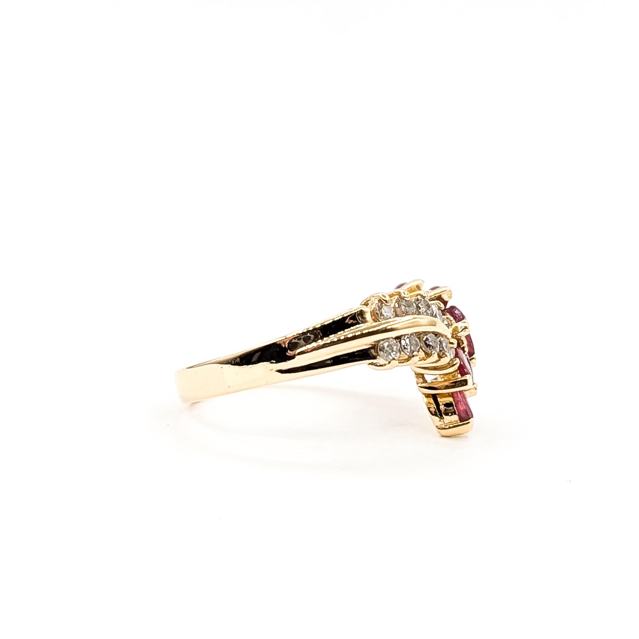 Vintage Contour Ruby & Diamond Ring in 14k en vente 1