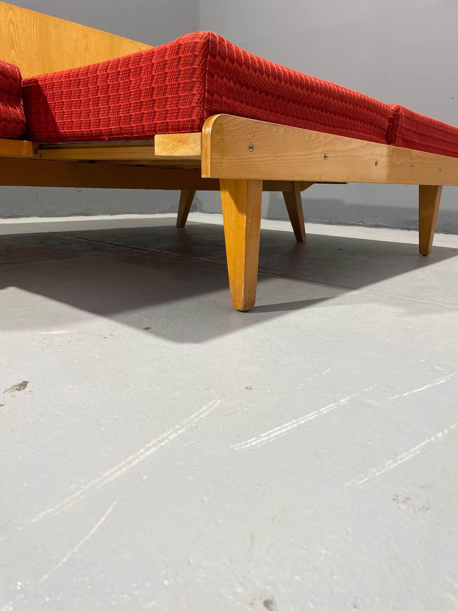 Vintage Convertible Sofa von Tatra Nábytok, 1960er Jahre (Tschechisch) im Angebot