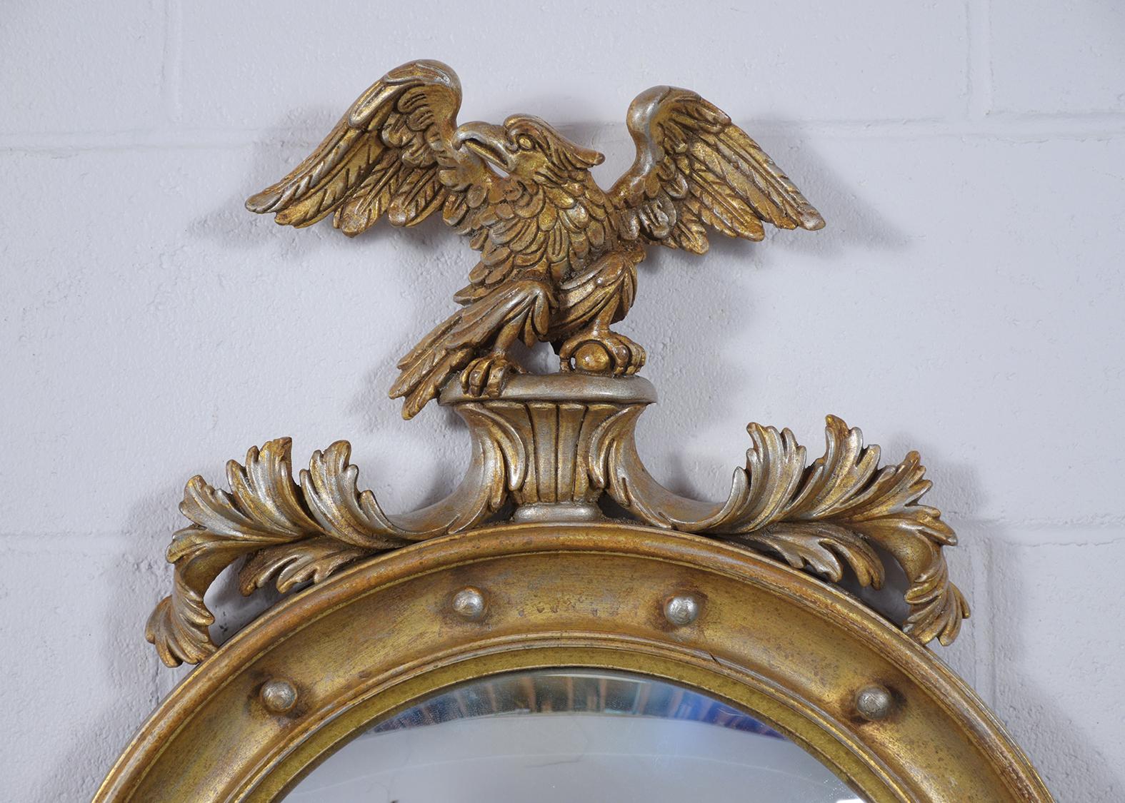 Empire Miroir ovale italien de style fédéral américain vintage avec motif d'aigle en vente