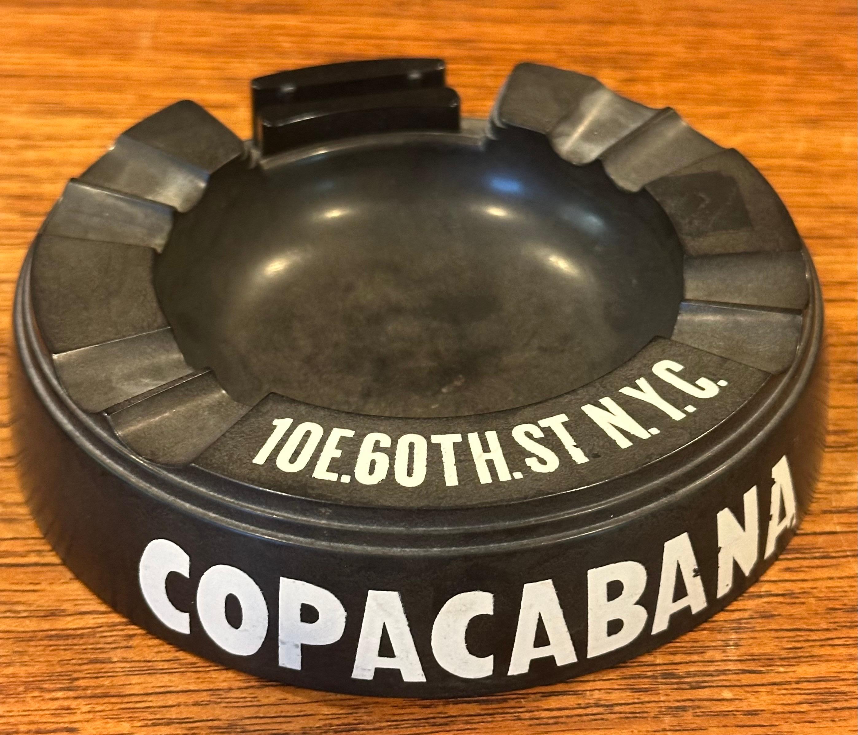Cenicero vintage de baquelita negra 