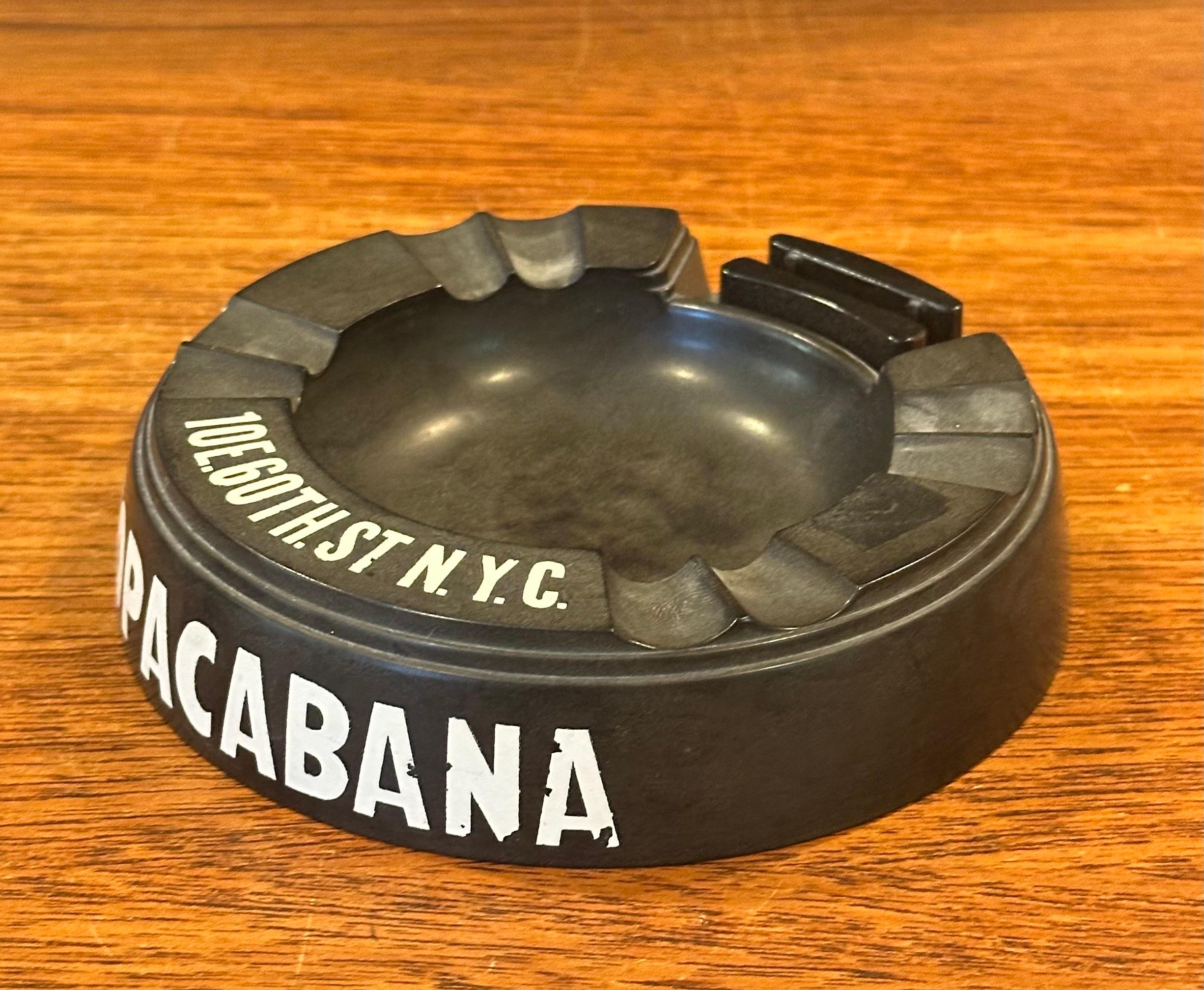 Cenicero vintage de baquelita negra 