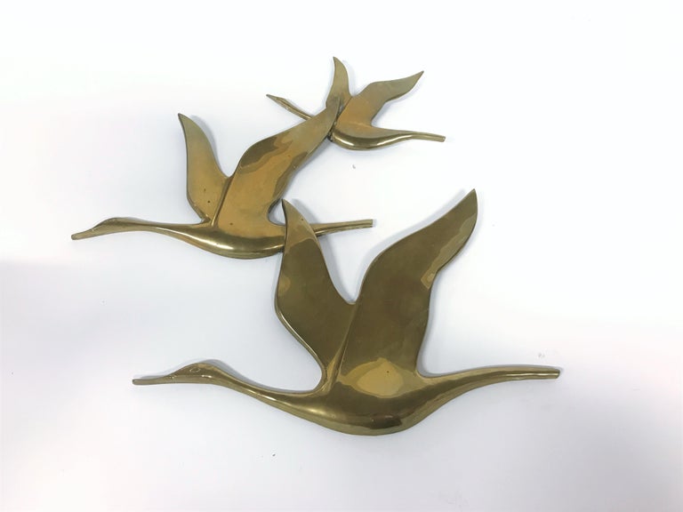Midcentury copper bird sculptures depicting three birds.

These Minimalist birds are very decorative and show a beautiful patina.

1970s - Belgium

Dimensions:
Height: 37cm/14.56
