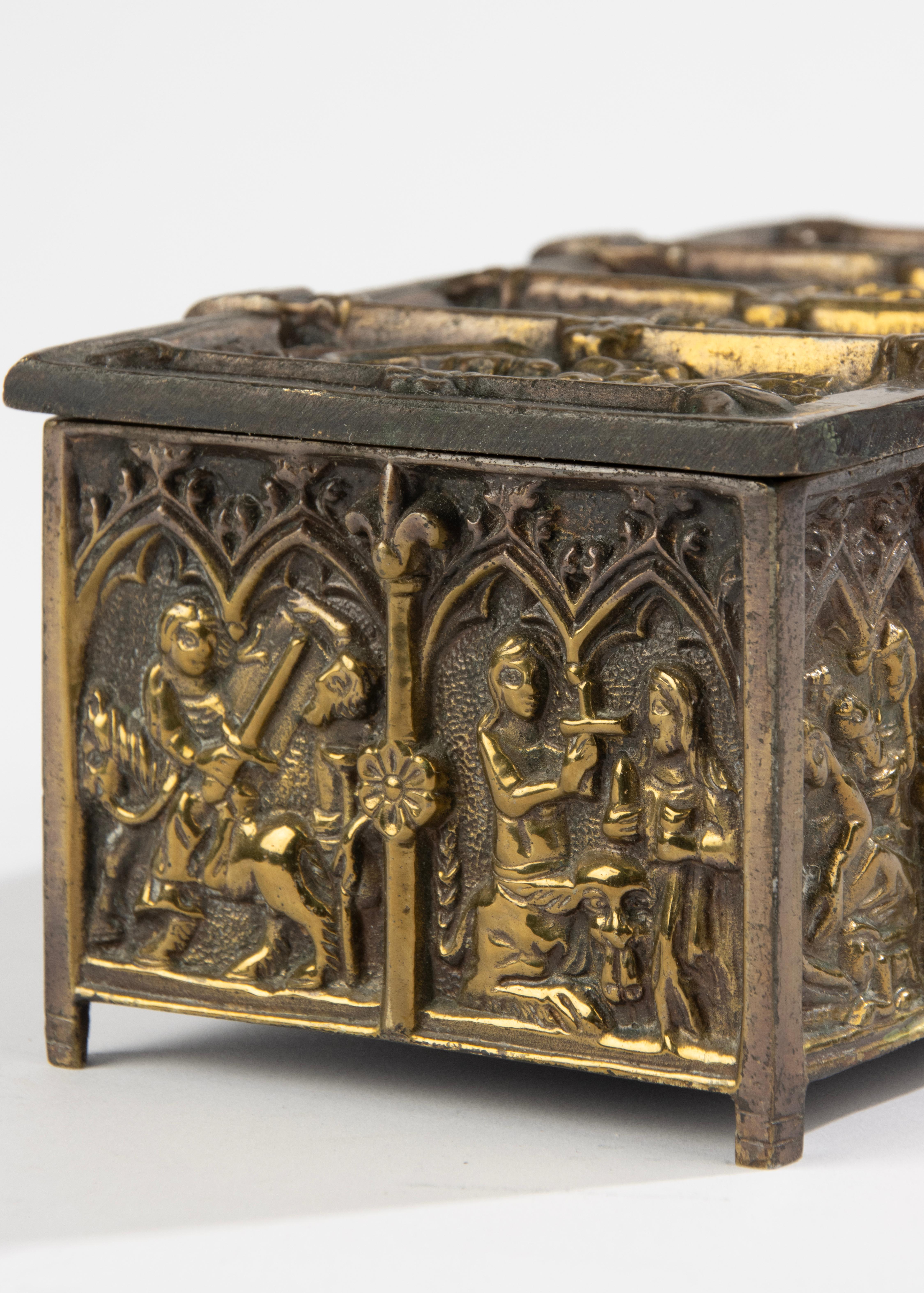 Early 20th Century Brass Box - Gothic Style In Good Condition In Casteren, Noord-Brabant