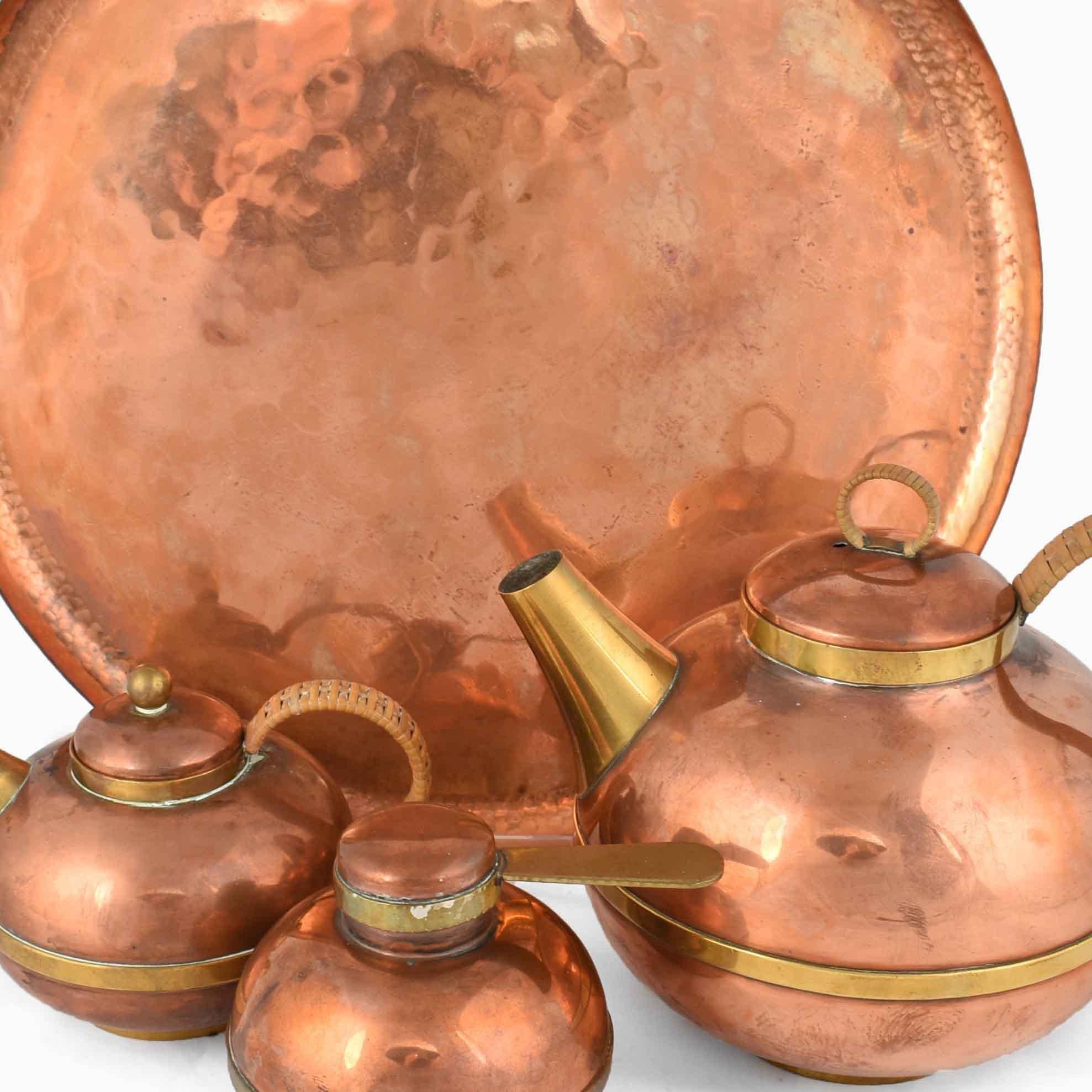 Copper Coffee Set is an original decorative group of objects realized between the 1950s and the 1960s. 

Original copper and brass. 

The group includes: one coffee pot (h. 16 cm), one circular tray, one small can and one milk server.
