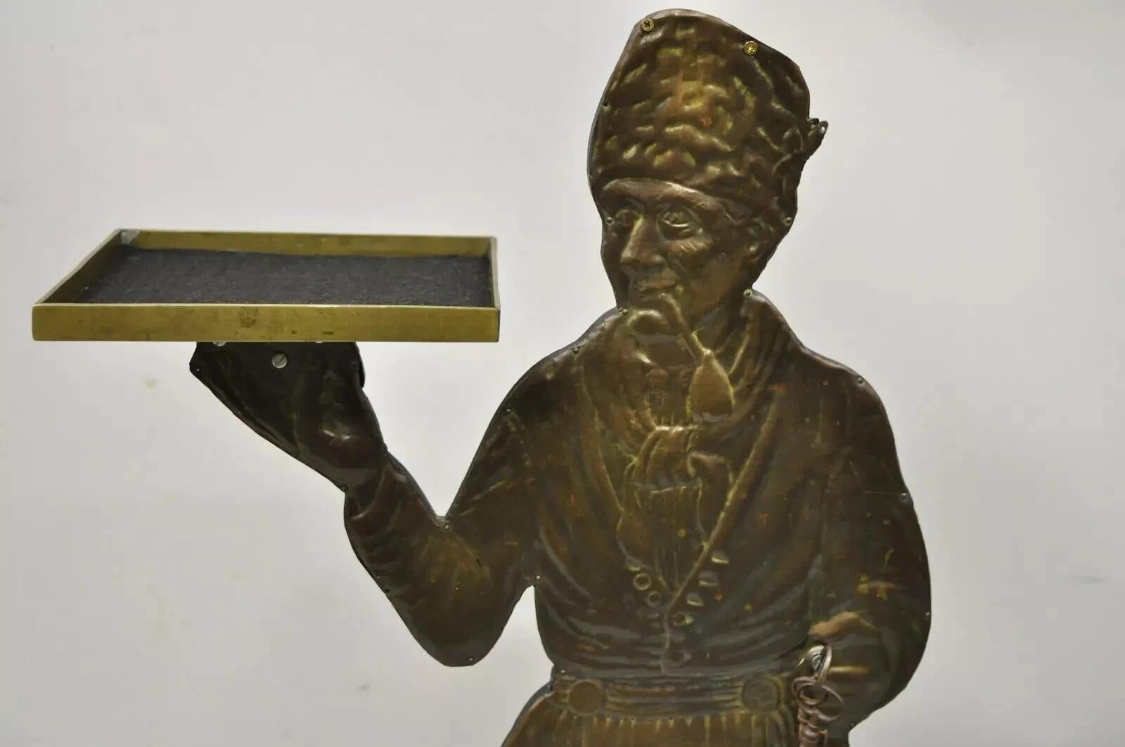 Sconosciuto Figura di uomo olandese in rame d'epoca Portachiavi e Portacartellini in vendita