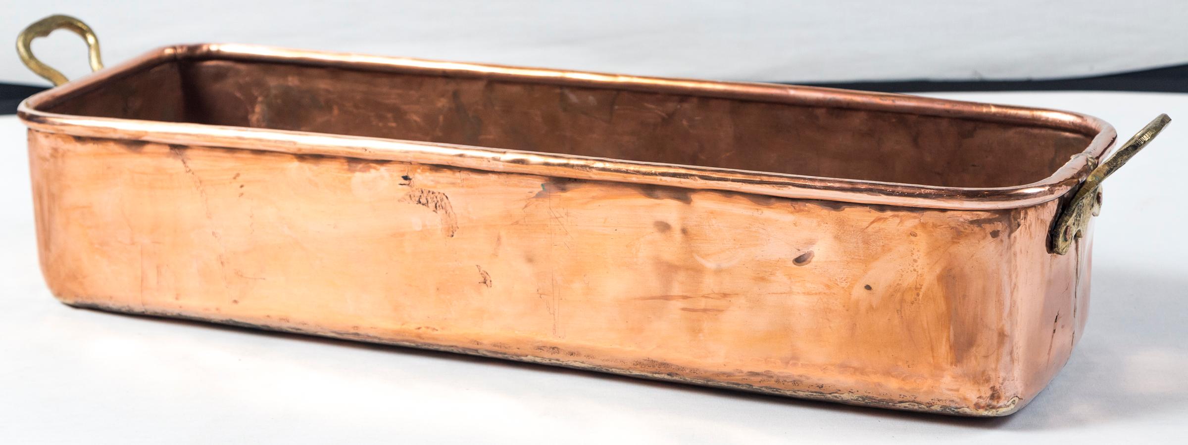 Vintage copper fish pan, early 20th century. Large rectangular size with rolled rim and brass handles. Dovetailing between bottom and sides.