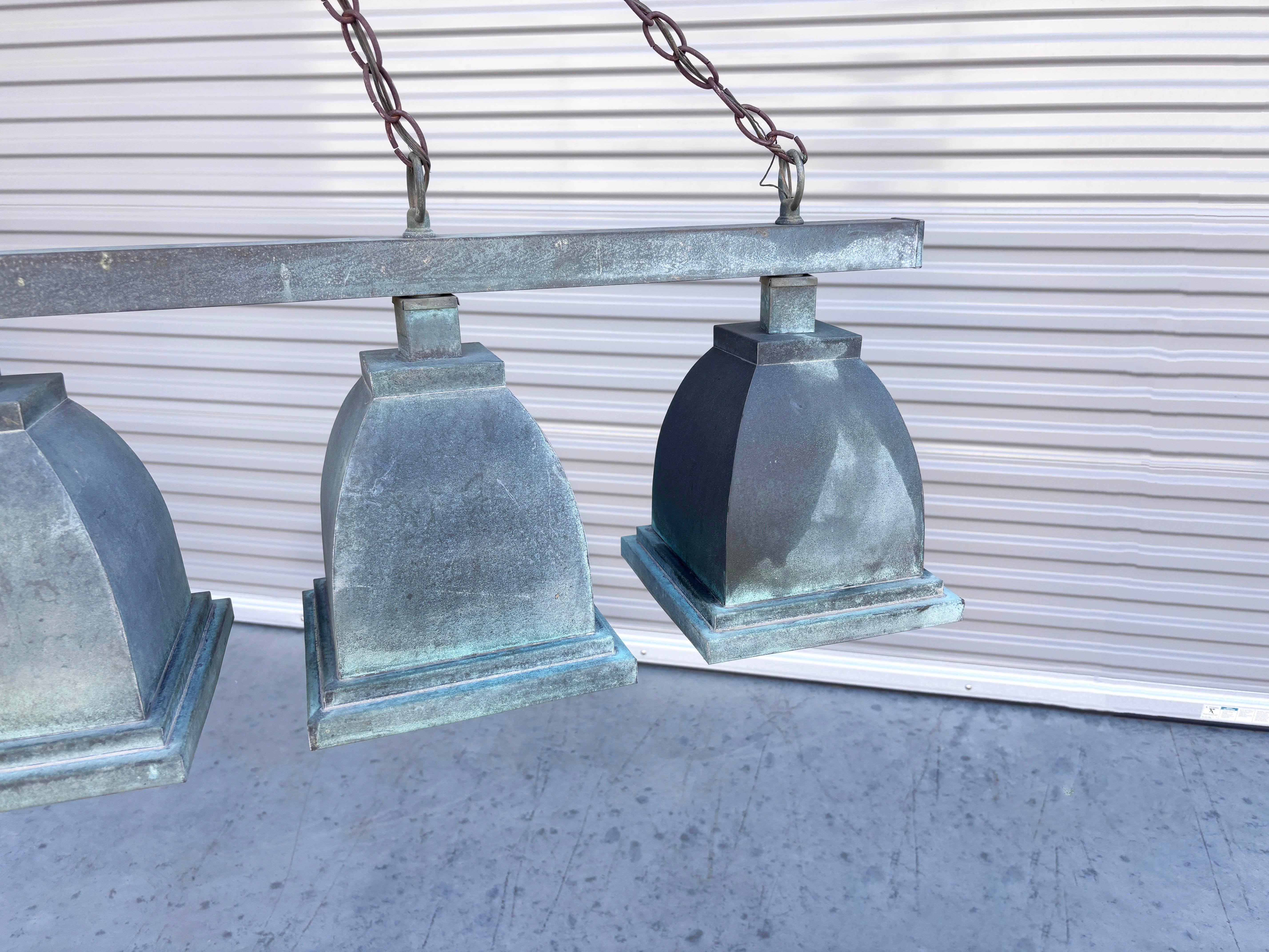 Lámpara de cobre vintage de cuatro luces en Bueno estado para la venta en North Hollywood, CA
