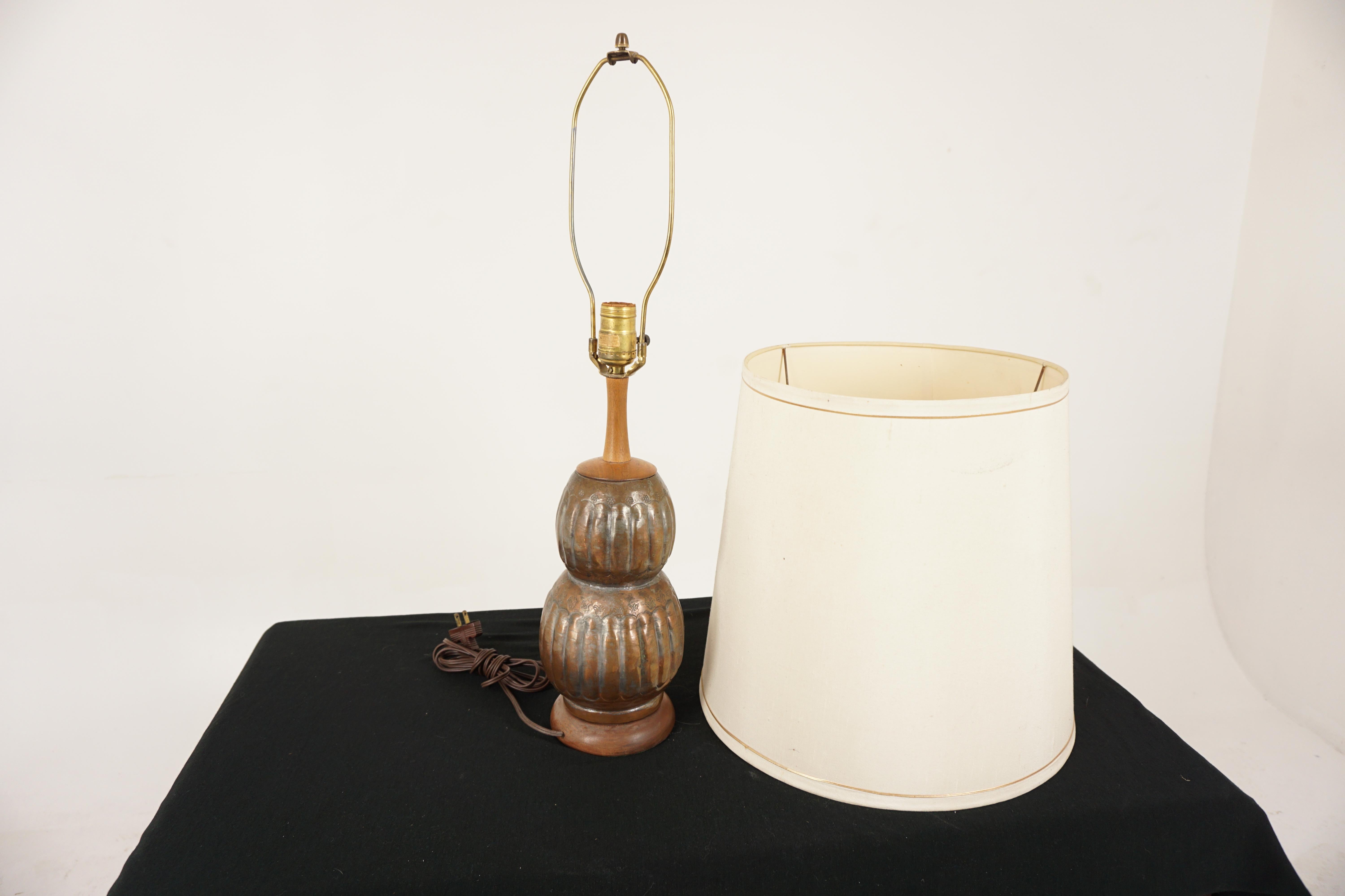 Vintage Copper Lamp and Shade, American 1940, H925 In Good Condition For Sale In Vancouver, BC