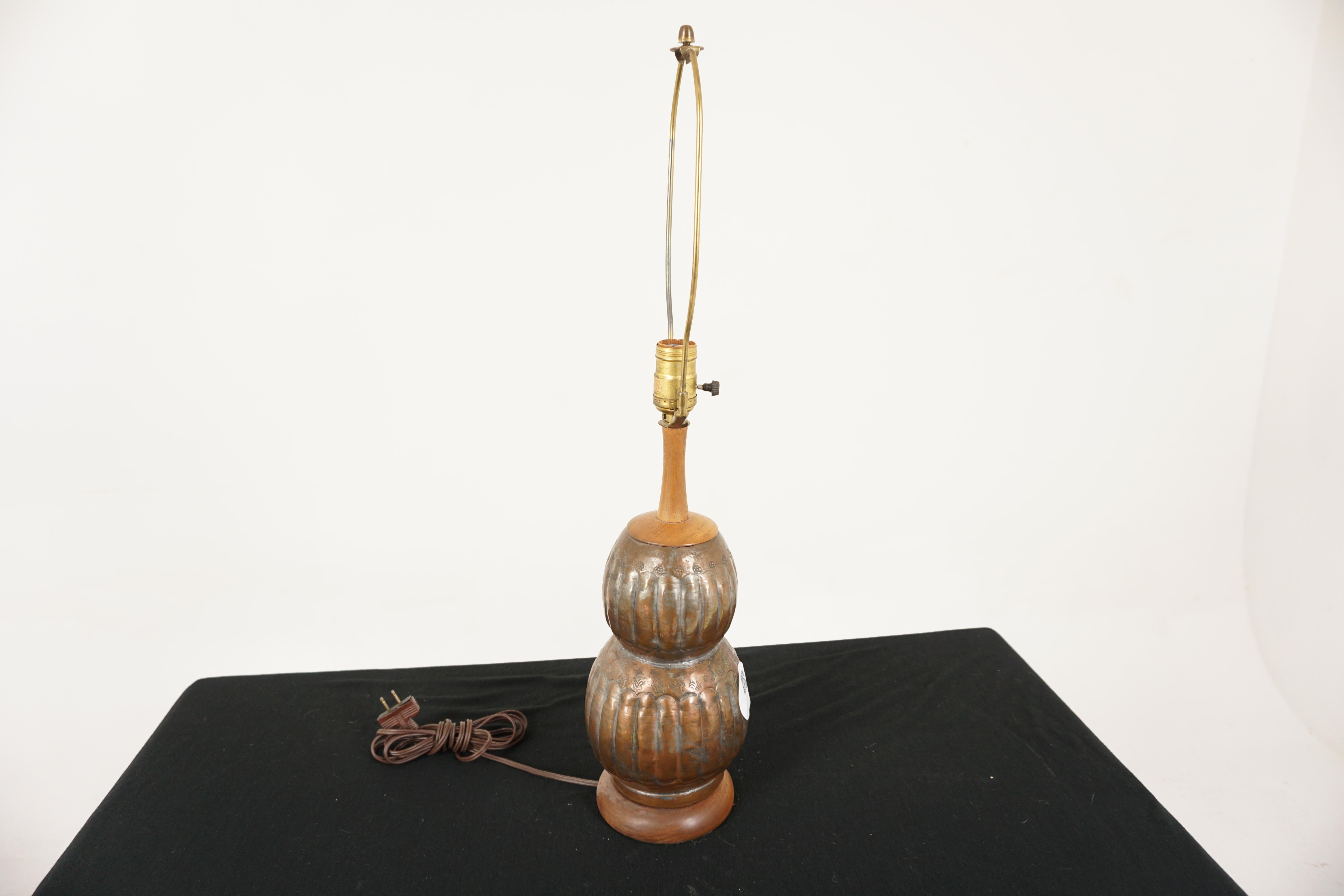 Mid-20th Century Vintage Copper Lamp and Shade, American 1940, H925 For Sale