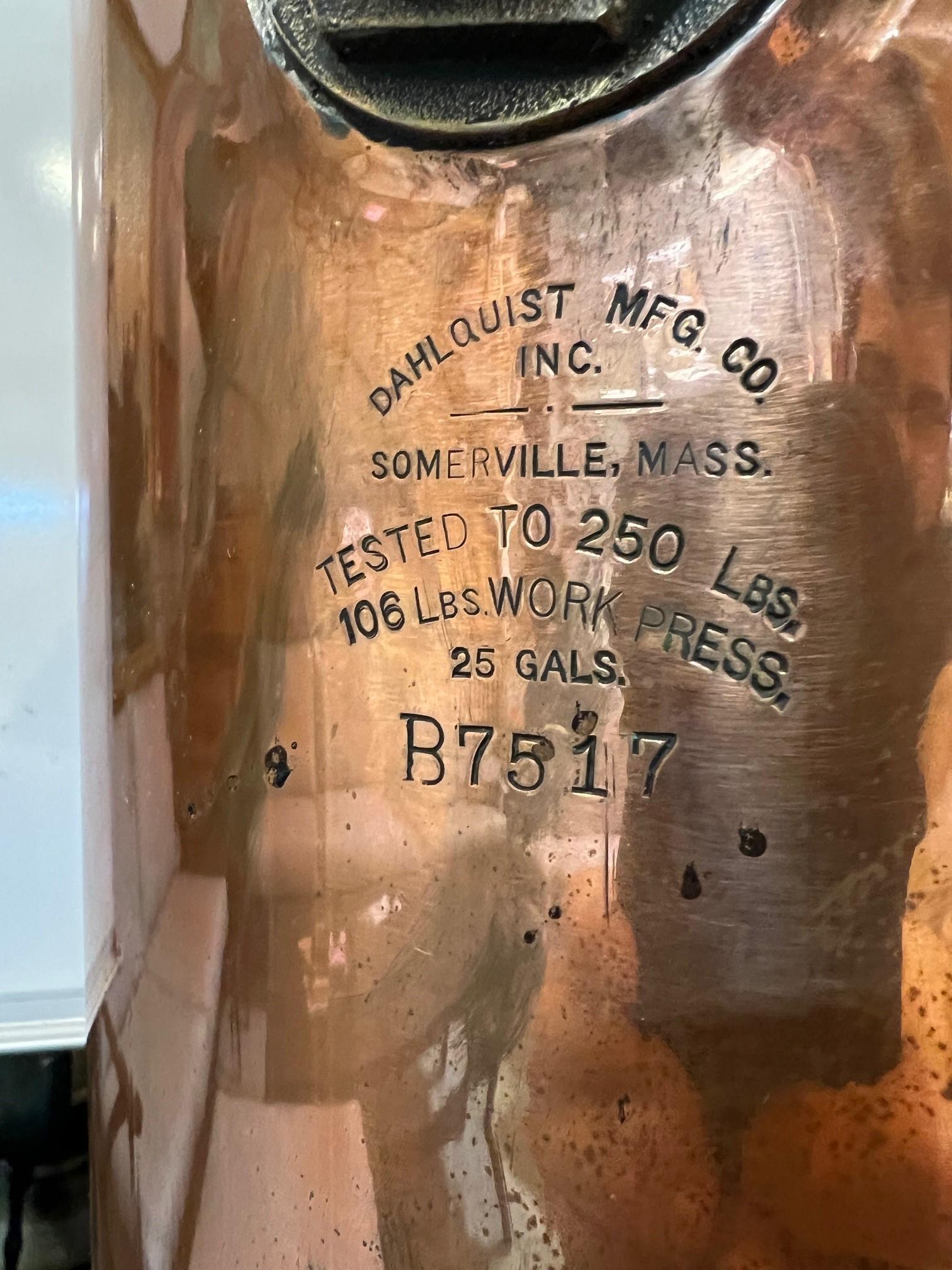 Vintage Copper Moonshine Whiskey Distiller, Still Dahlquist MFG. Co. 25 Gallon   In Good Condition For Sale In Stamford, CT
