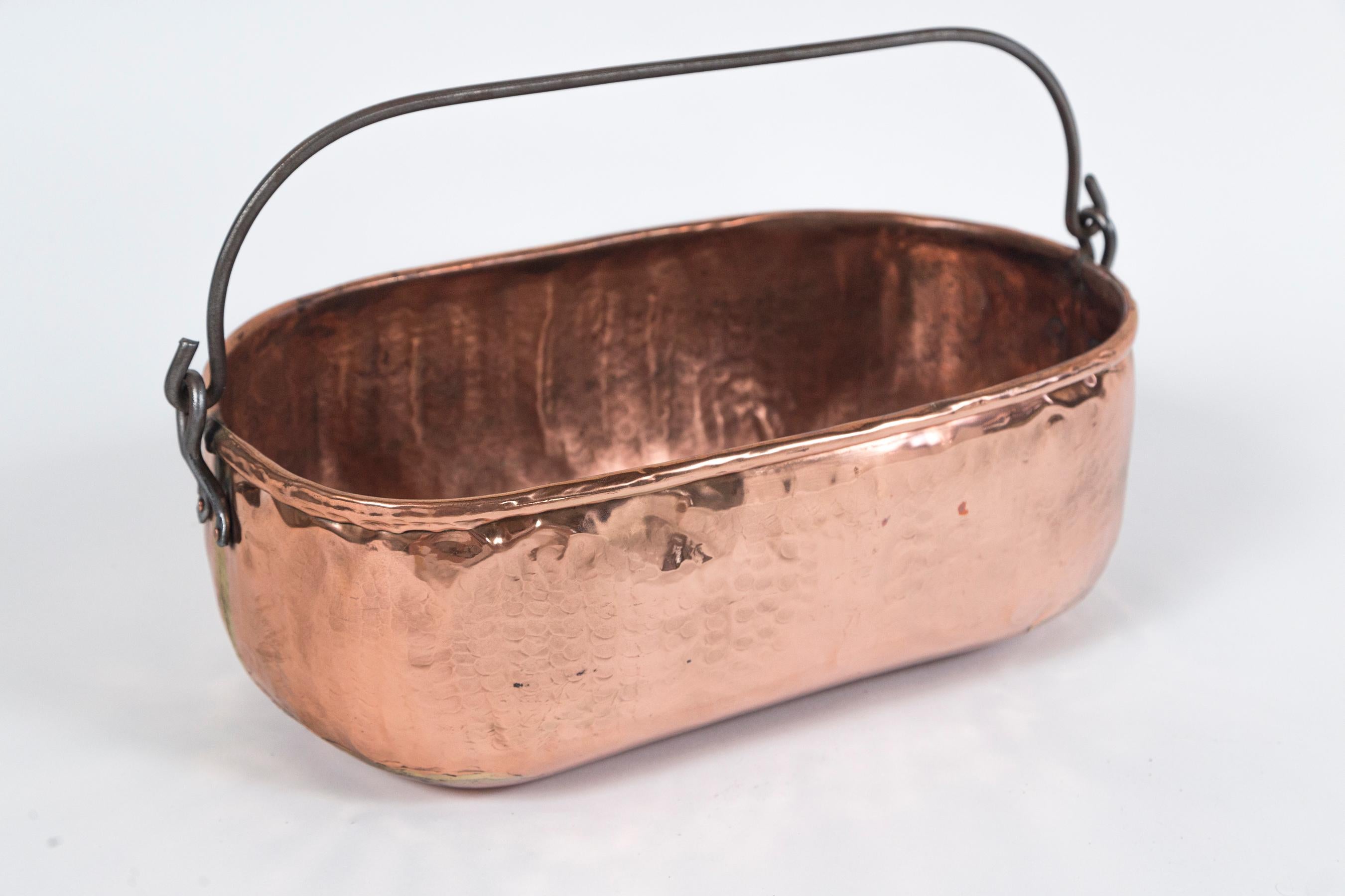 Antique Copper Oval Bucket, circa 1910 In Good Condition For Sale In Chappaqua, NY