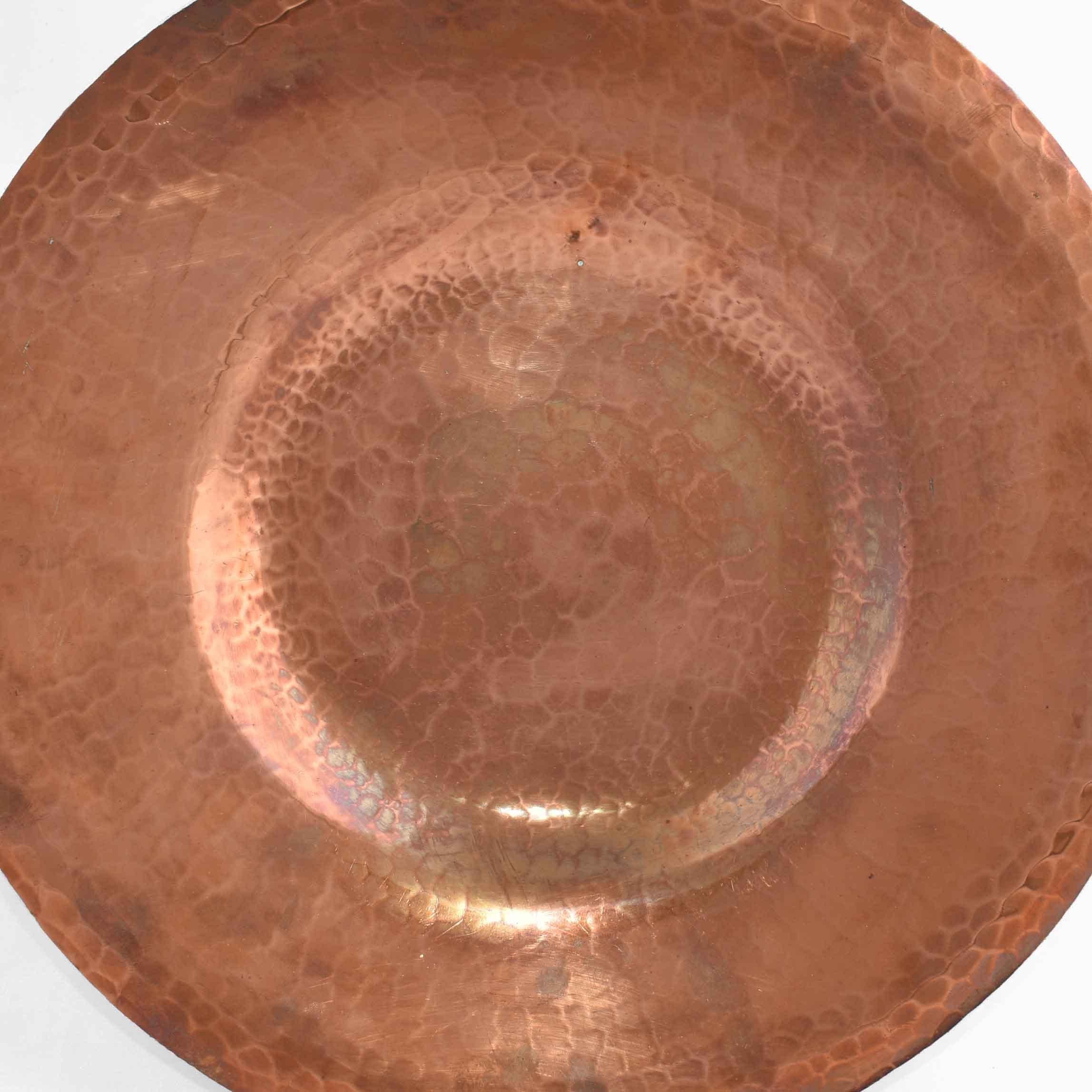 Copper plate is an original decorative object realized in the 1960s.

Created in Germany by Karl Raichle.

Original copper product. The label of the product or is impressed on the base of the plate.

Very good conditions. 

Beautiful