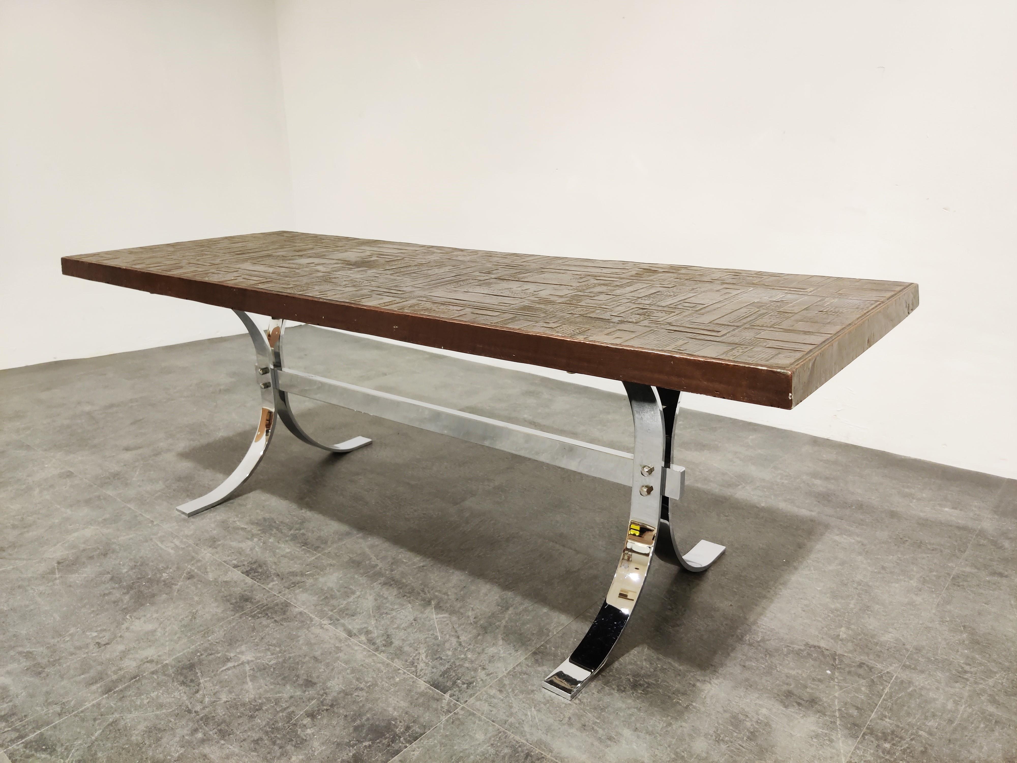 Midcentury chrome coffee table with a Brutalist design copper-plated table top. 

Timeless design and good color which mixes well with most interiors.

Good condition, minor stains on the top, visible depending on the light,

1970s,