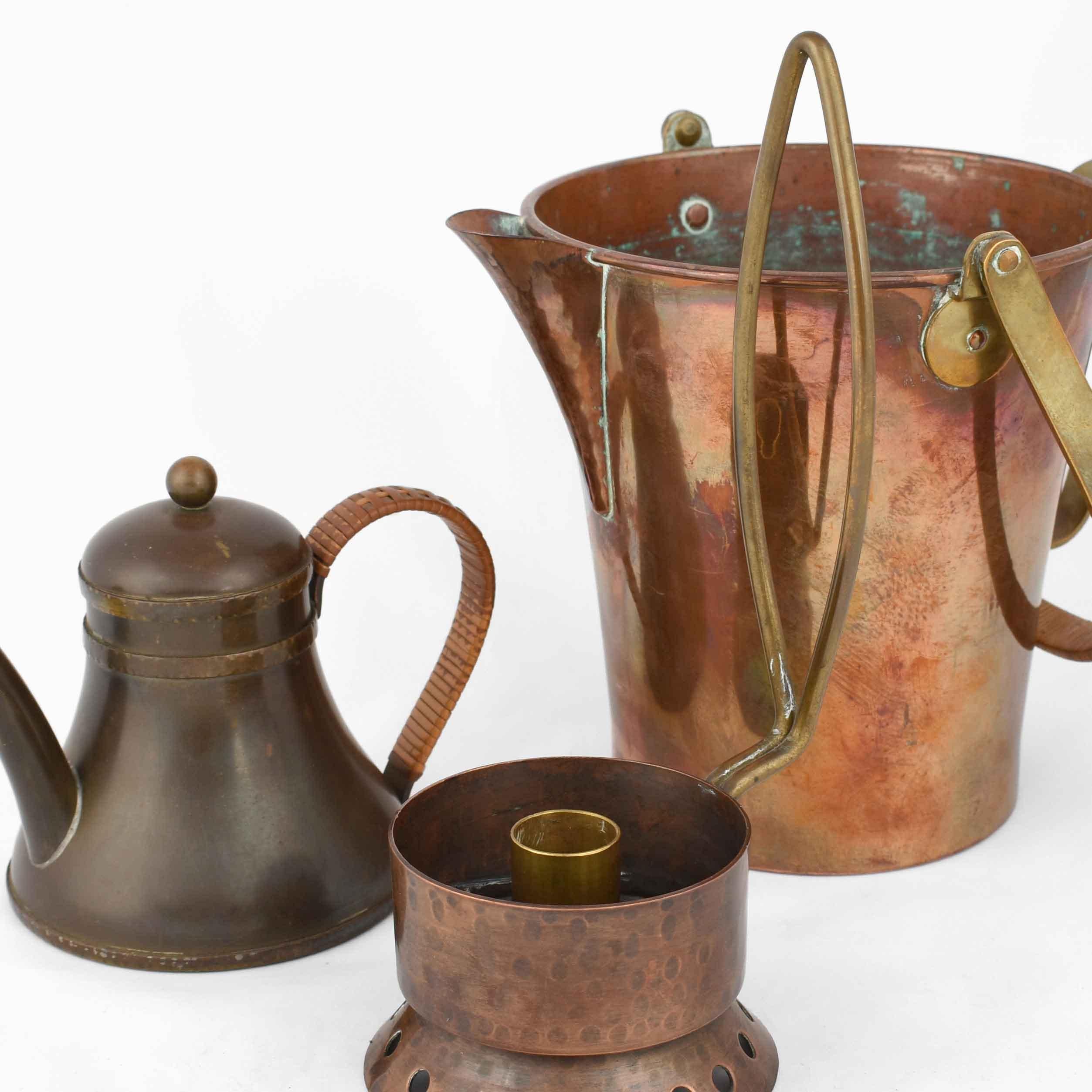 Buchrucker candlestick is an original set realized in the 1950s. 

Original copper and brass. The set includes: One circular tray (Ø 23.5 cm), one teapot (H. 16.5 cm), one coffee pot, one sugar bowl and two mugs.

Designed by Harald Buchrucker.