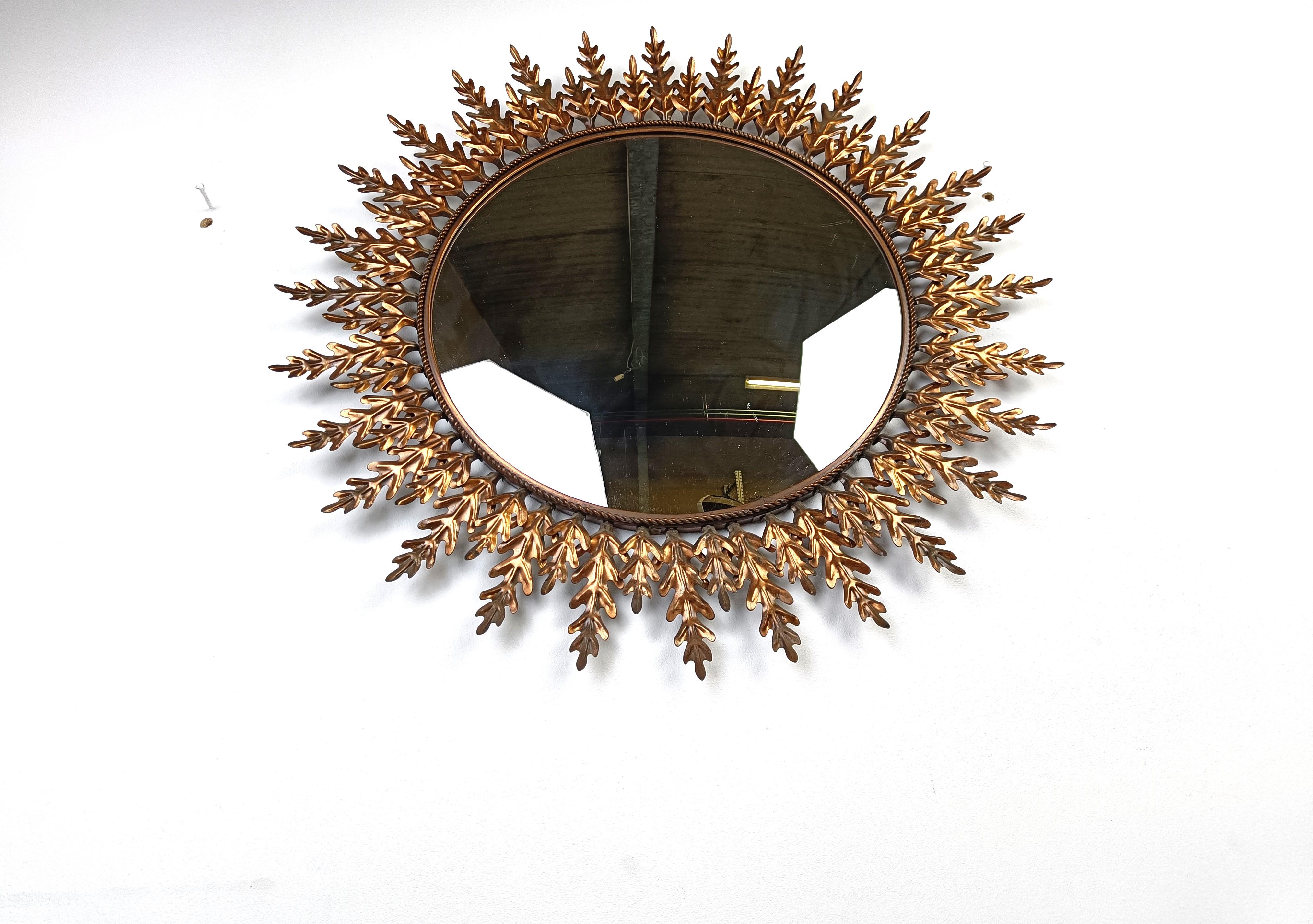 Late 20th Century Vintage copper sunburst mirror, 1970s For Sale