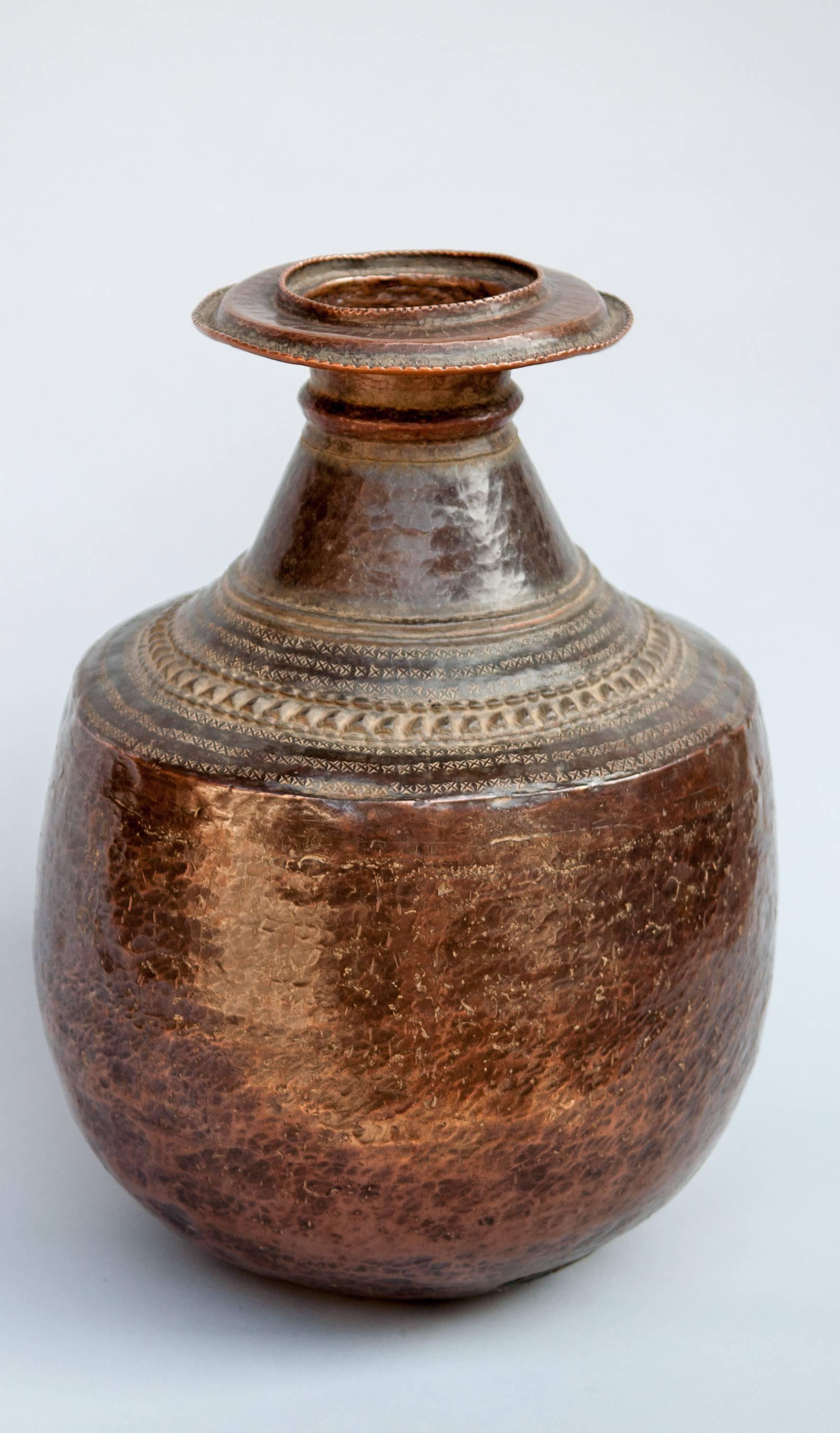 Vintage Copper Water Pot from Nepal, Mid-20th Century In Good Condition In Point Richmond, CA
