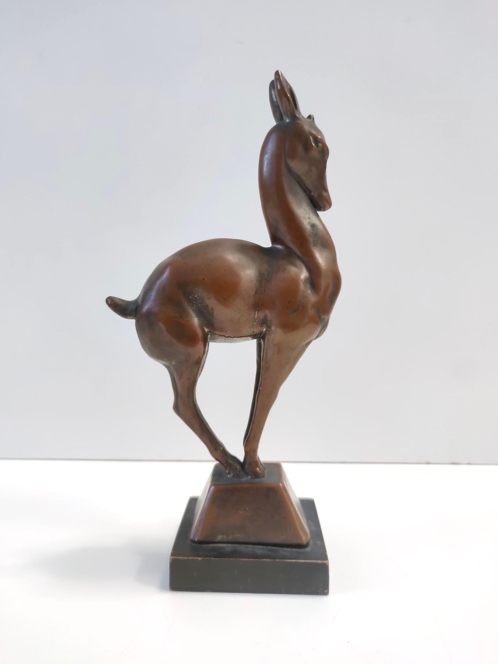 Mid-Century Modern Figurine décorative de cerf en céramique cuivrée vintage, Italie en vente