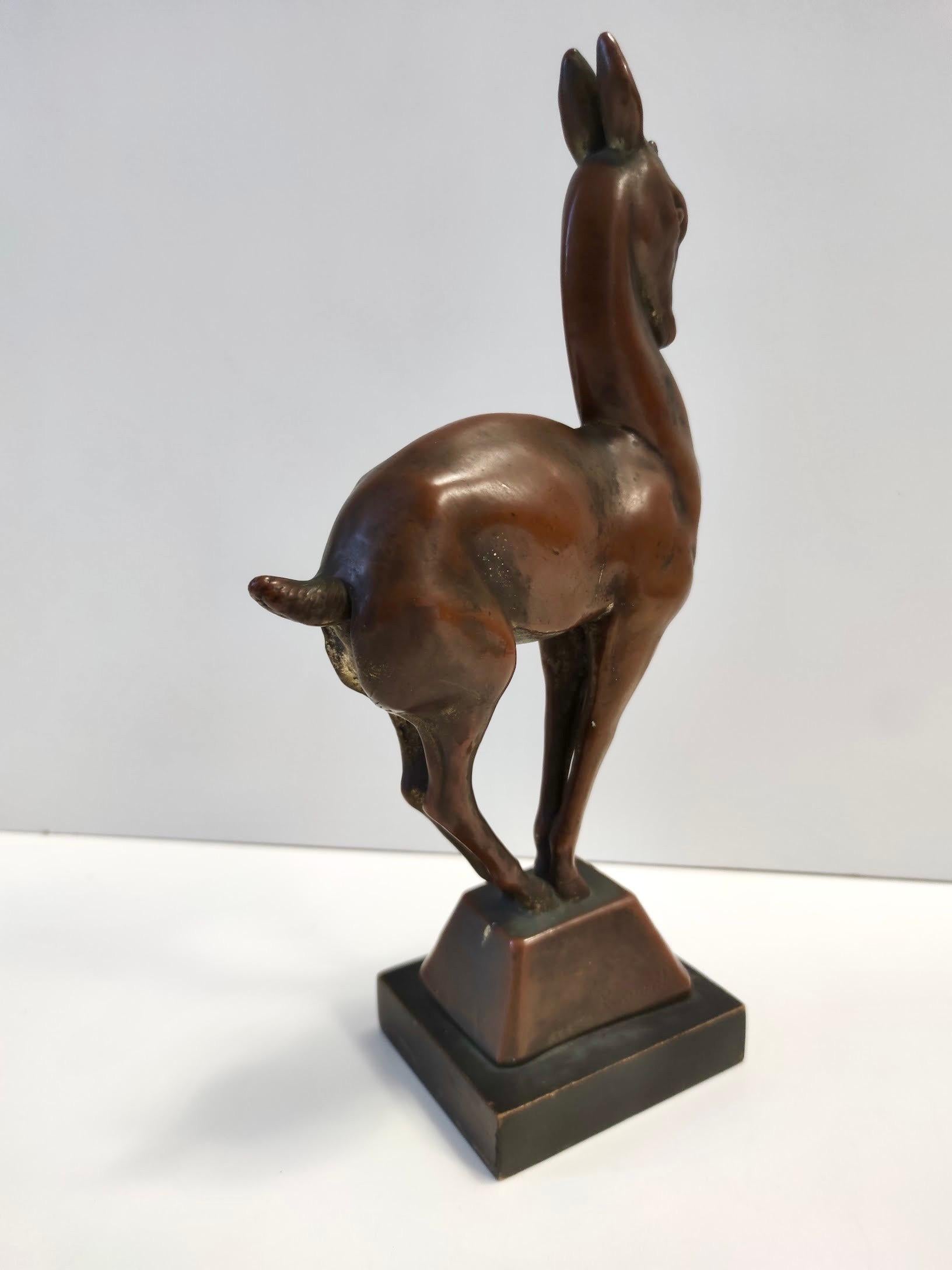 Figurine décorative de cerf en céramique cuivrée vintage, Italie Excellent état - En vente à Bresso, Lombardy