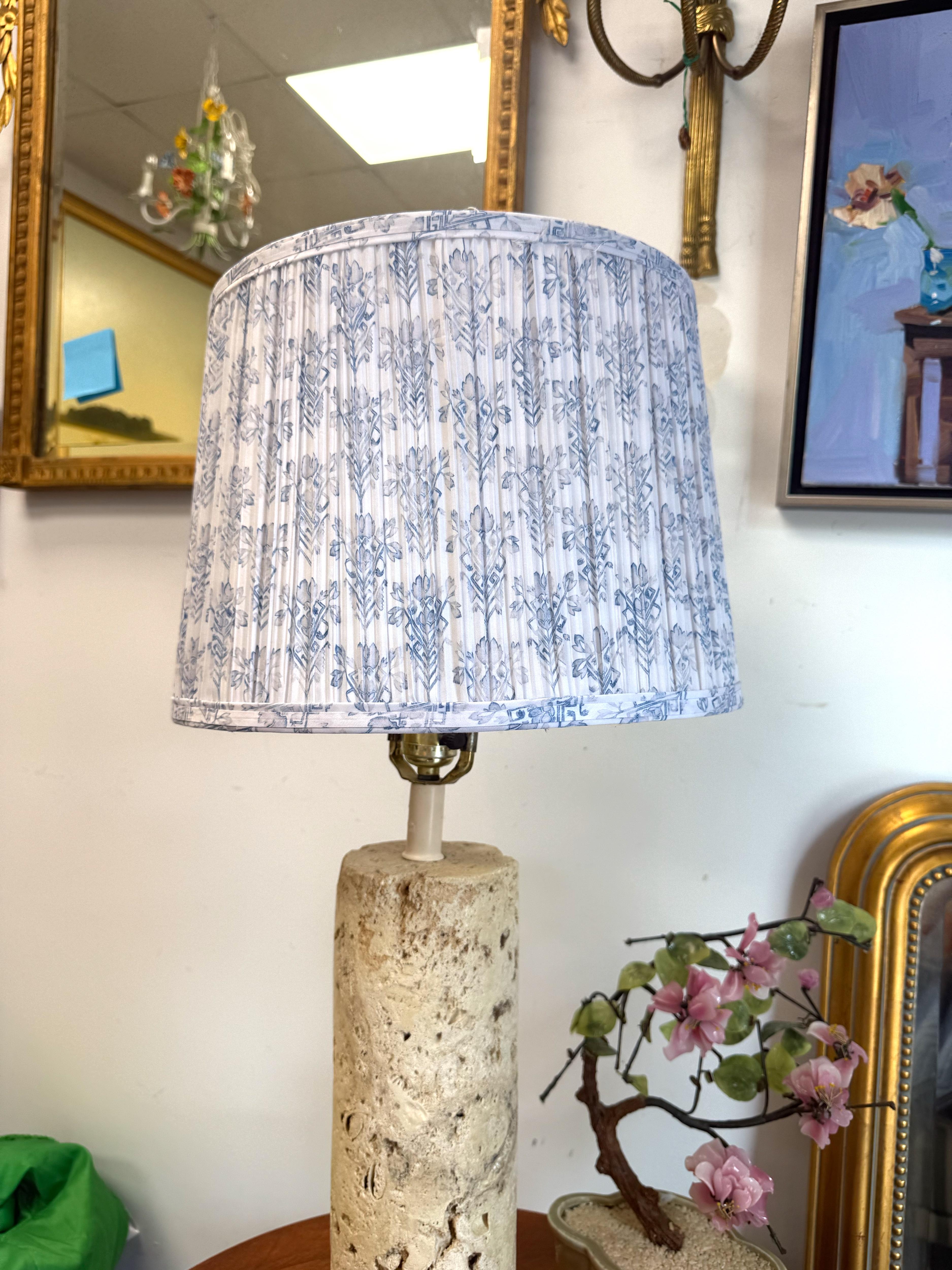 Vintage Coquina Stone / Key Stone Base Cylindrical Table Lamp For Sale 4