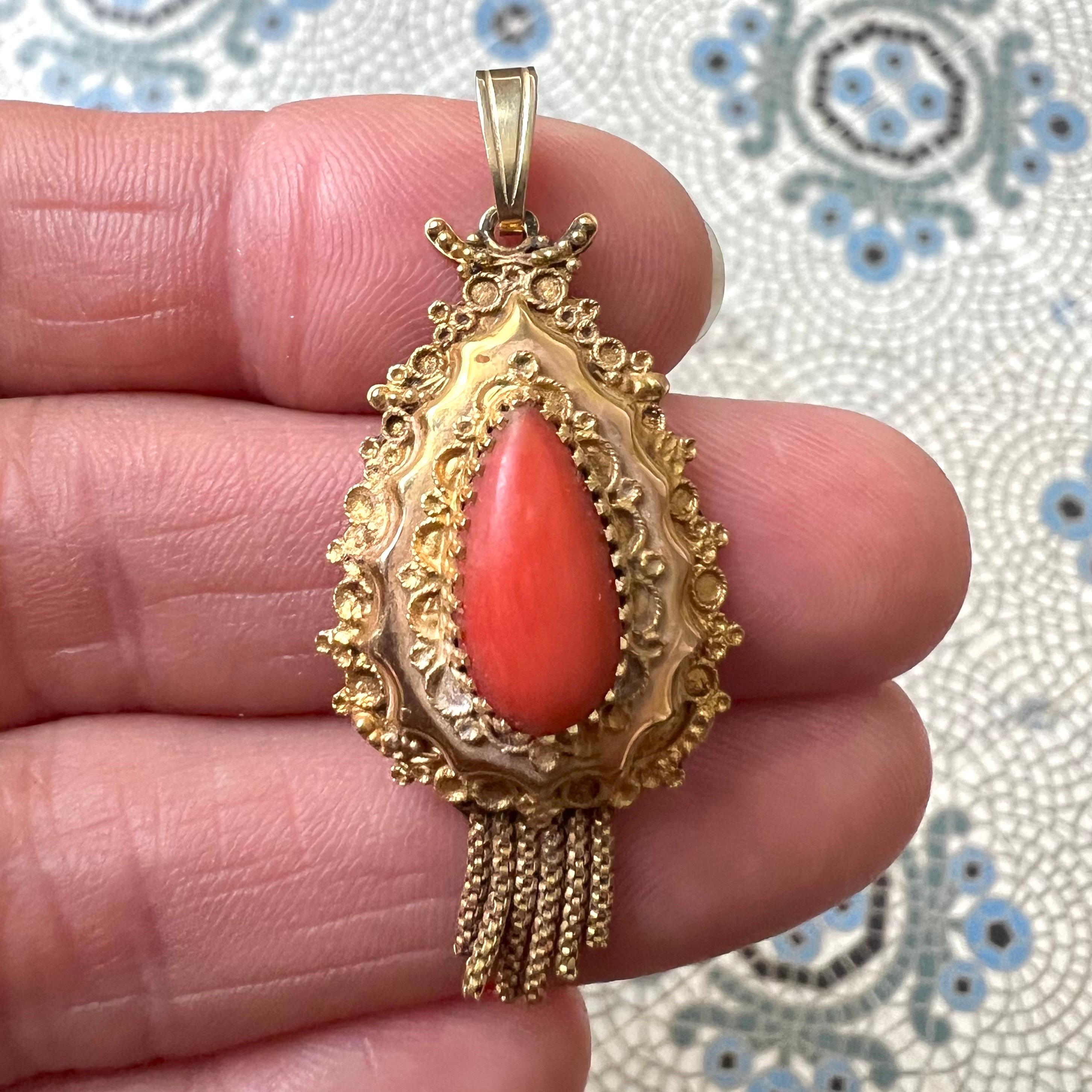 This Dutch 14 karat gold cannetille work pendant is an exquisite piece of jewelry, showcasing the intricate and ornate craftsmanship characteristic of the cannetille technique and the Dutch heritage. Cannetille work involves creating delicate,
