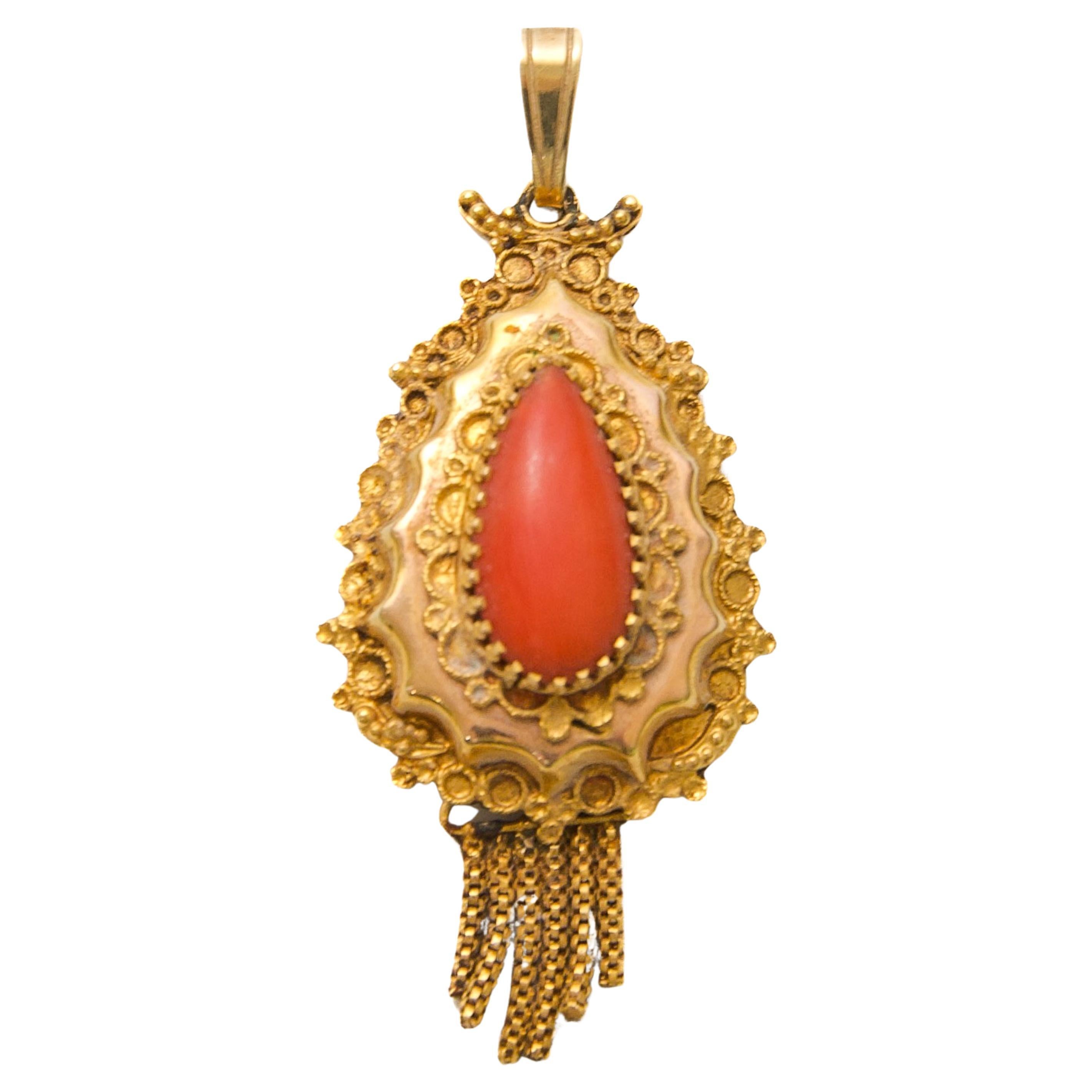 Colgante vintage de coral y borla de oro de 14 quilates