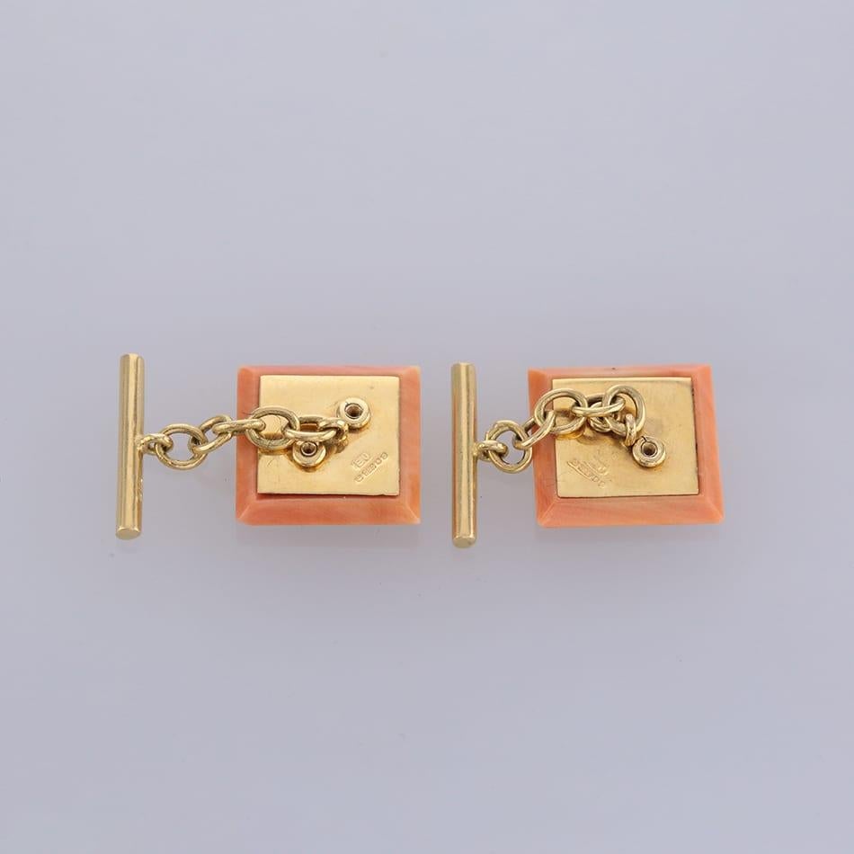 This is a pair 1970s, 18ct yellow gold cufflinks. Each cufflink is set with 9 round brilliant cut diamonds and a coral border.

Condition: Used (Very Good)
Weight: 10.2 grams
Face Dimensions: 16mm - 16mm 
Total Diamond Carat Weight: 1.80