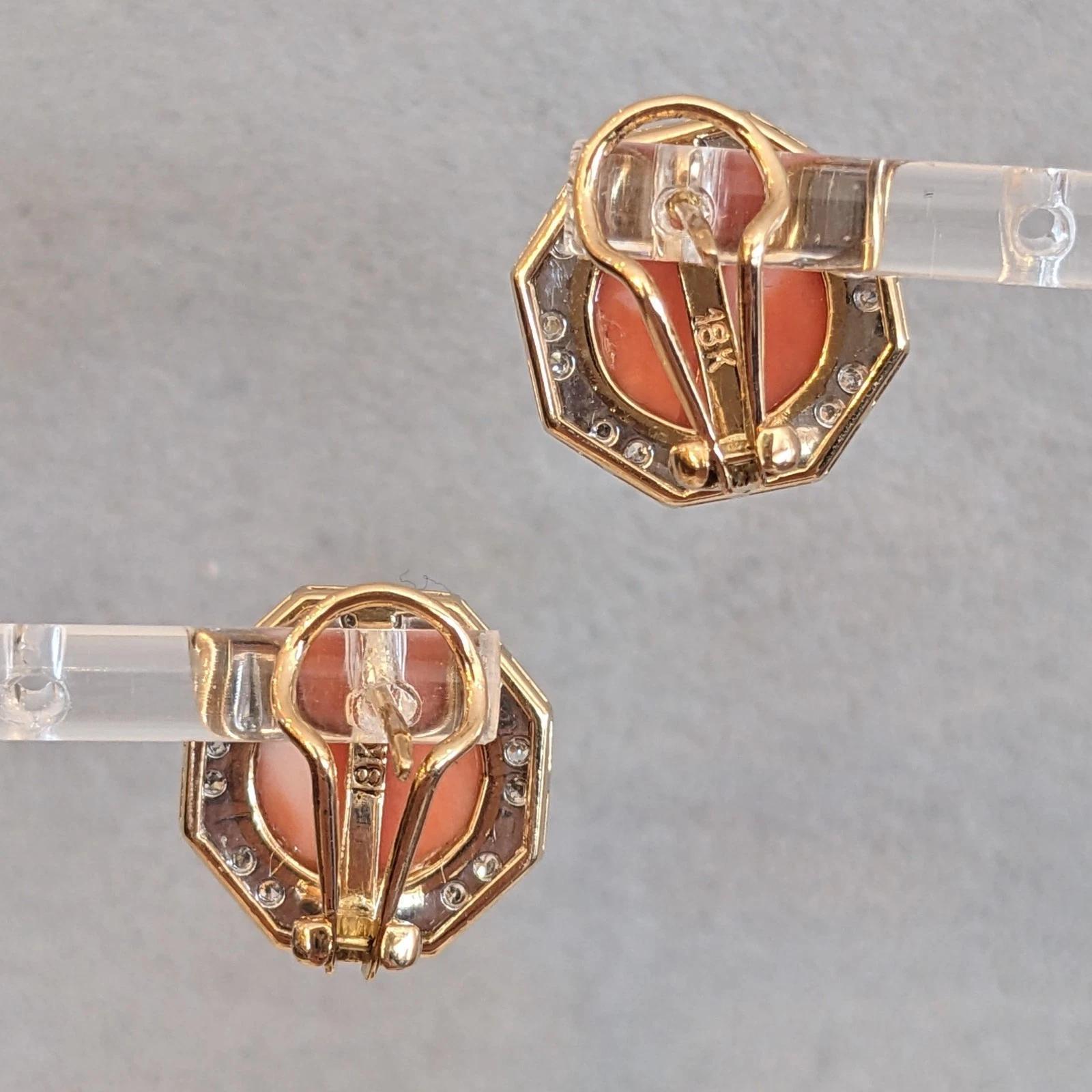 Donna Orecchini con corallo e diamanti d'epoca in oro giallo 18 carati in vendita