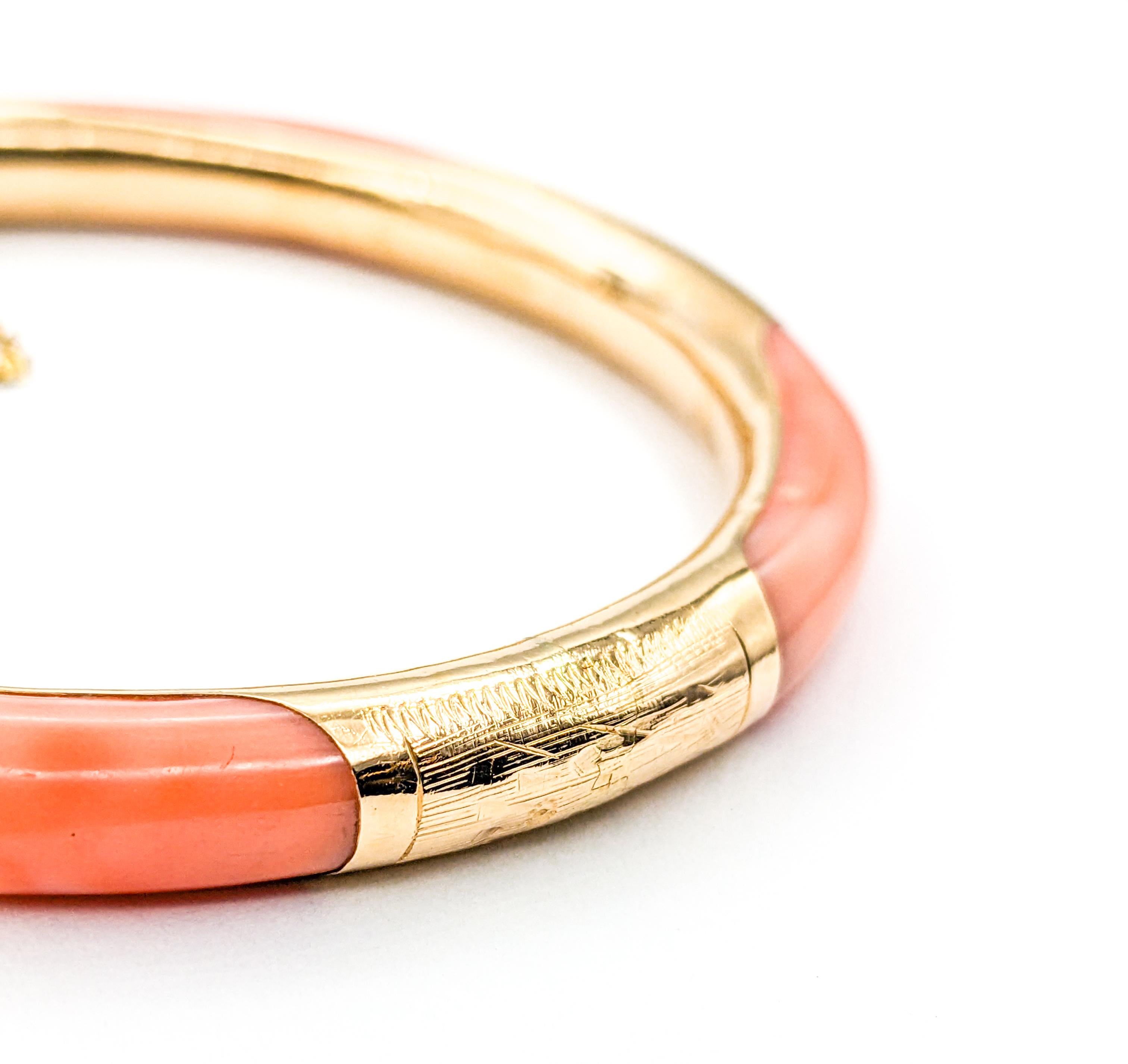 Women's Vintage Coral Bangle Bracelet In Yellow Gold For Sale