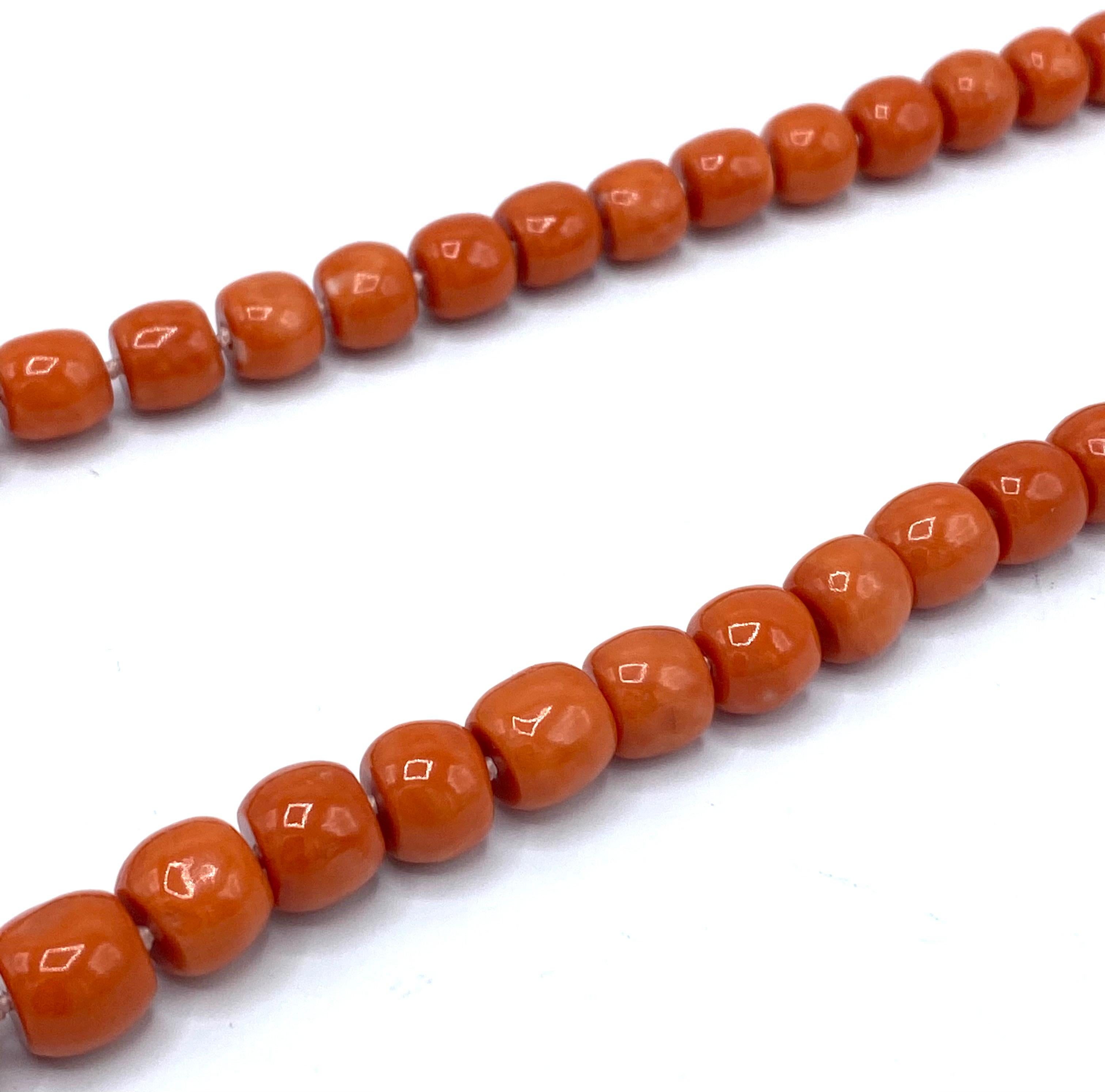 Vintage Coral Bead Necklace w/ GIA Report  In Excellent Condition In Beverly Hills, CA