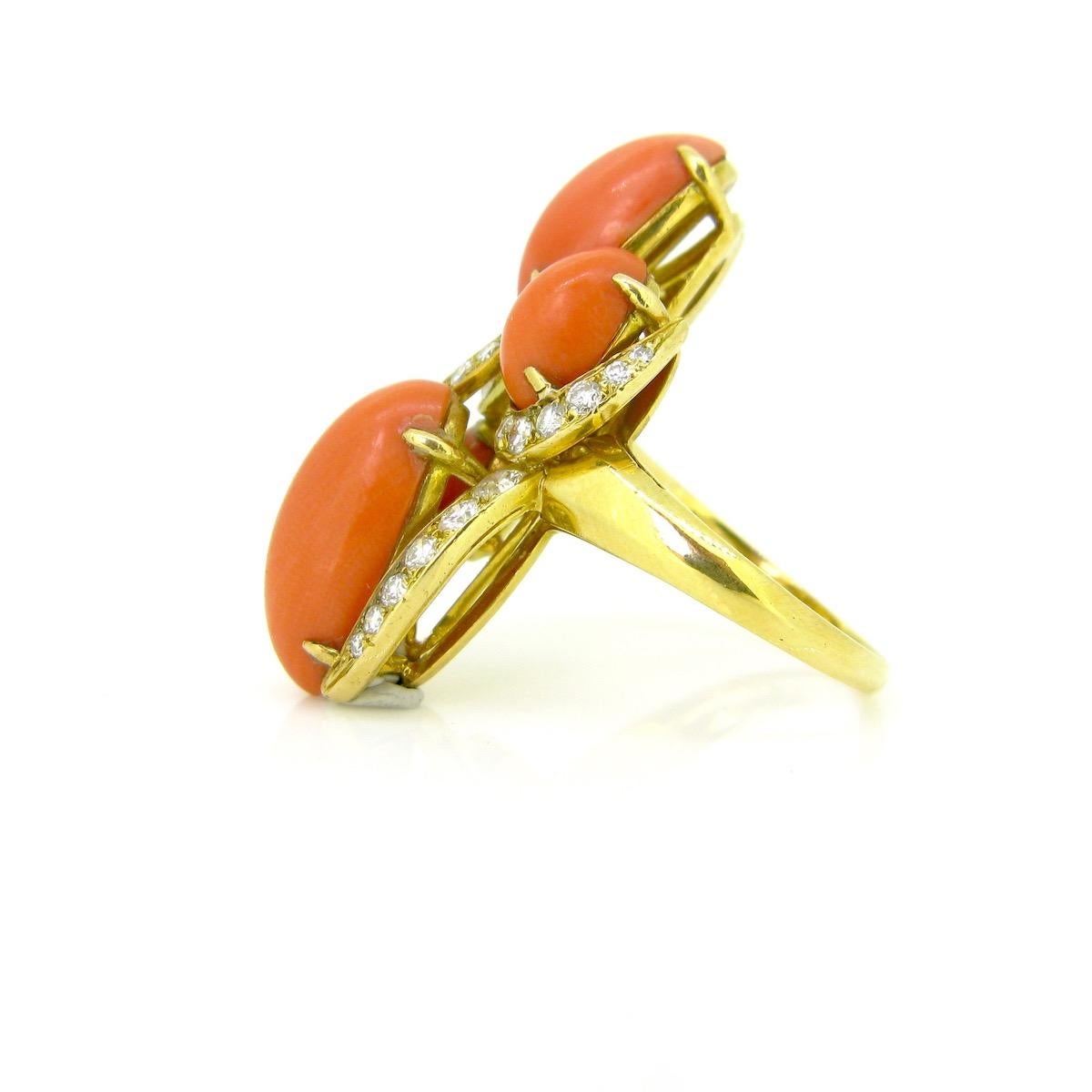 Vintage Coral Brilliant Cut Diamonds Cocktail Fashion Yellow Gold Ring In New Condition For Sale In London, GB