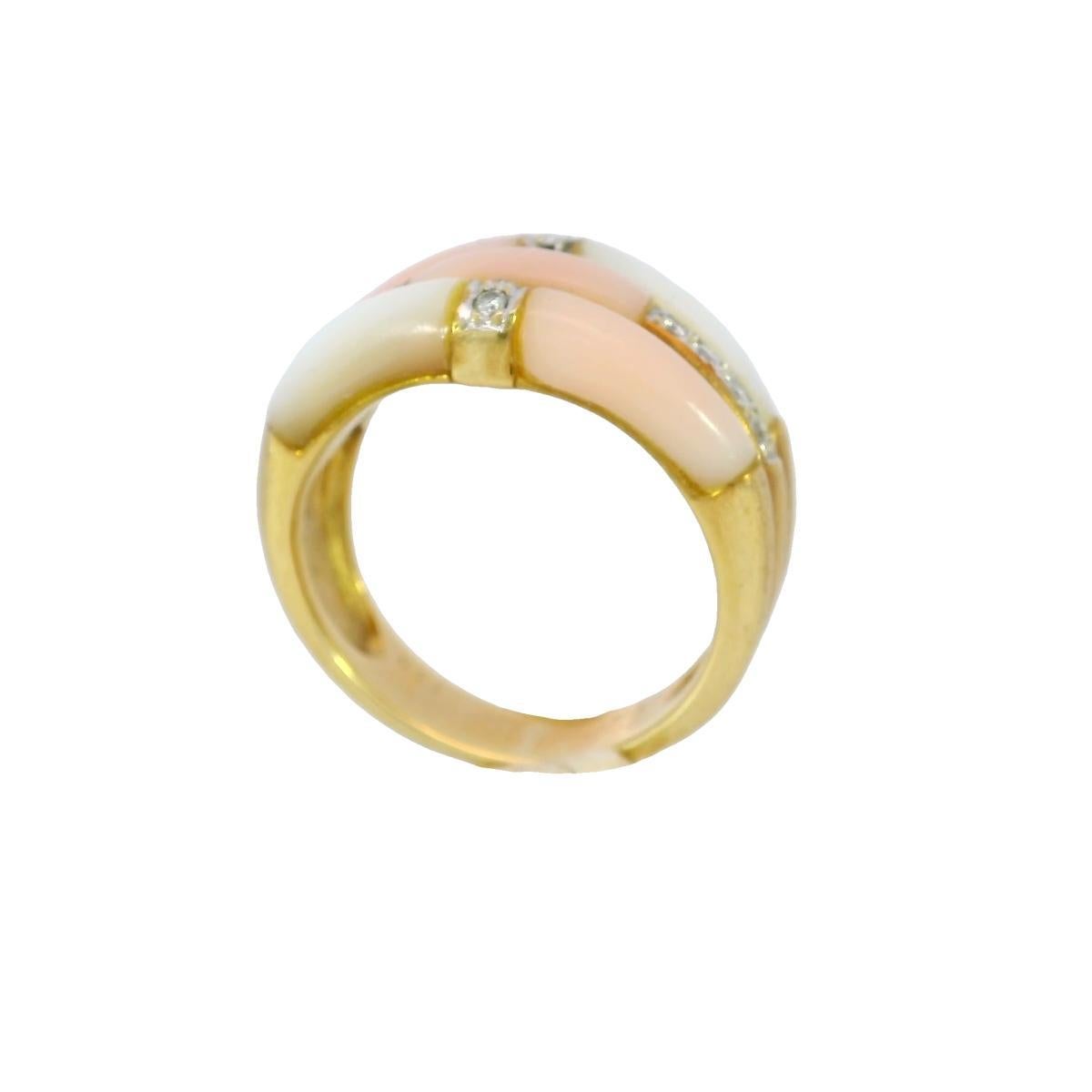 Vintage Koralle Diamant Stacker Ring 18 Karat Gelbgold Perlmutt Gr. 5,75 (Rundschliff) im Angebot