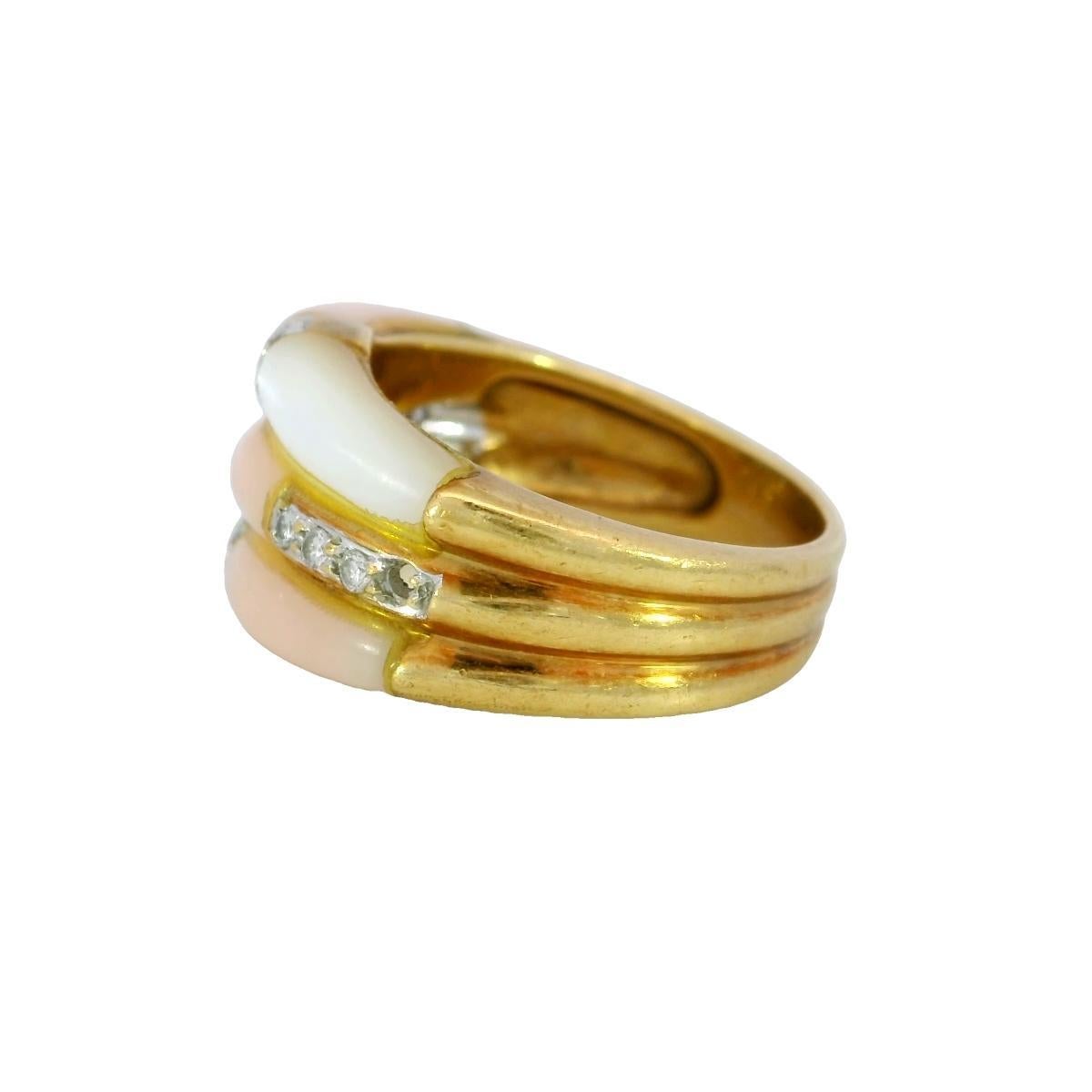 Vintage Koralle Diamant Stacker Ring 18 Karat Gelbgold Perlmutt Gr. 5,75 im Zustand „Gut“ im Angebot in Fairfield, CT