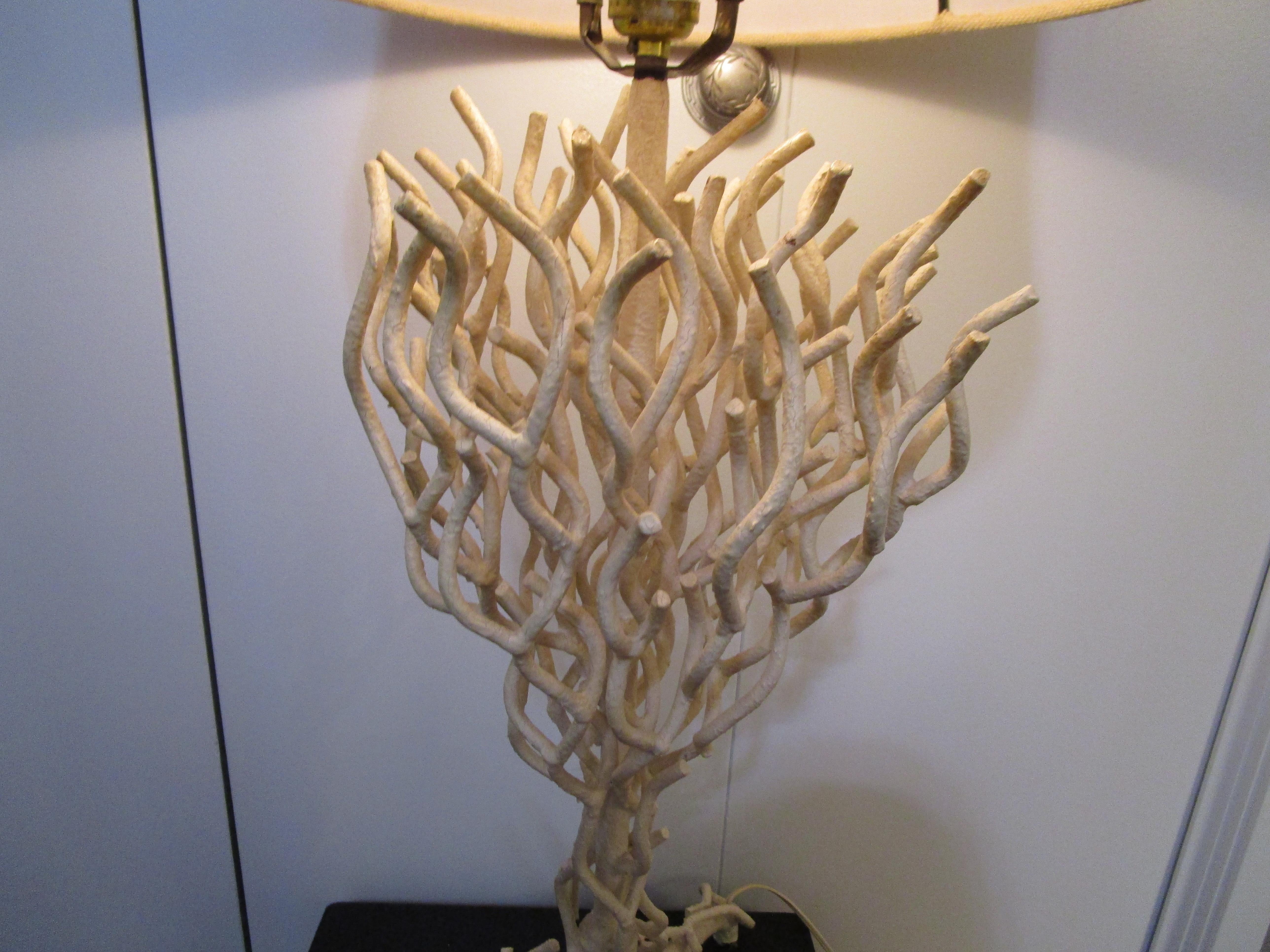 Vintage Korallen Effekt Zweig Schmiedeeisen Weiß Stativ Basis Tischlampe Selten (amerikanisch) im Angebot