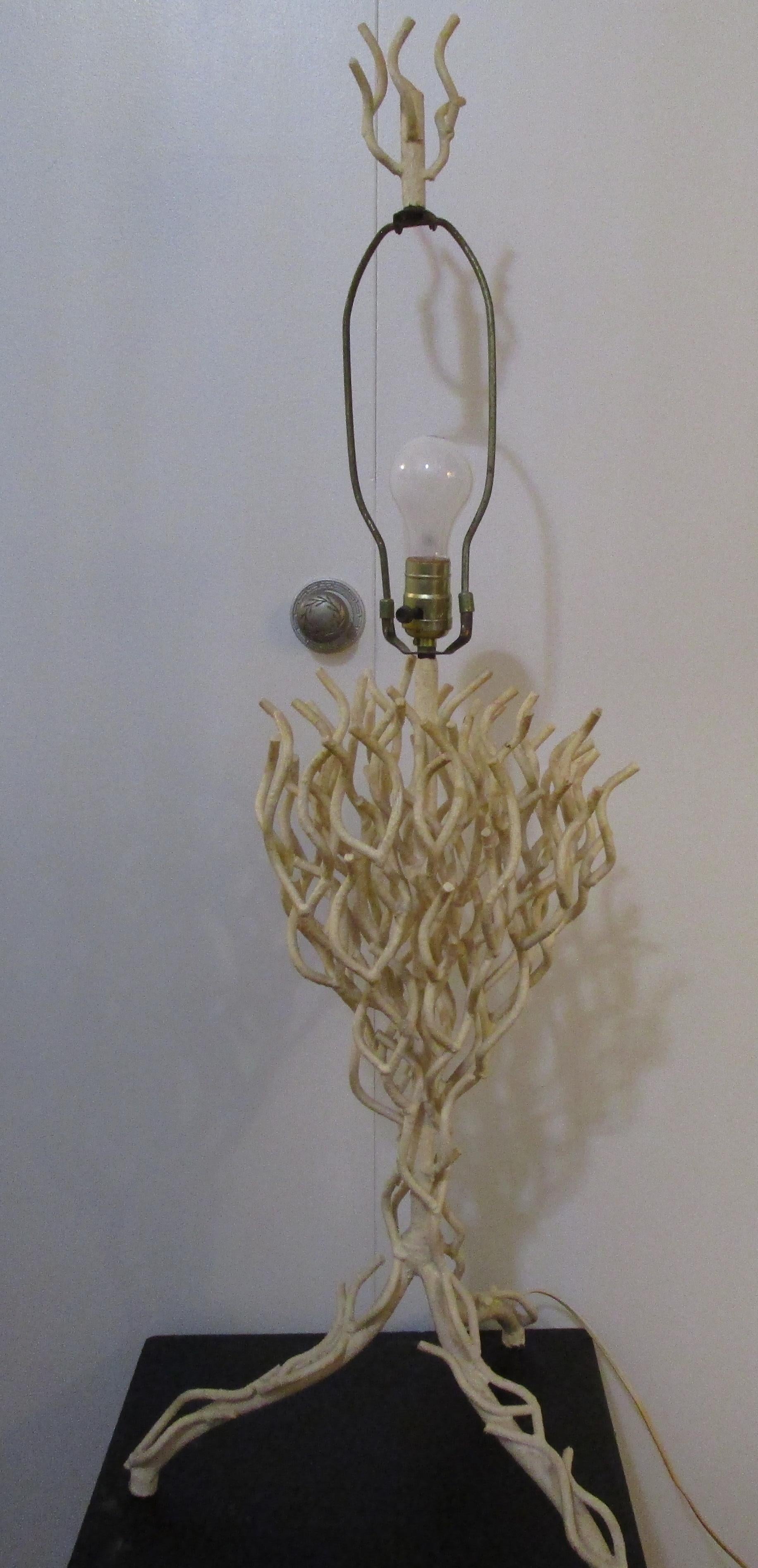 Vintage Korallen Effekt Zweig Schmiedeeisen Weiß Stativ Basis Tischlampe Selten (20. Jahrhundert) im Angebot