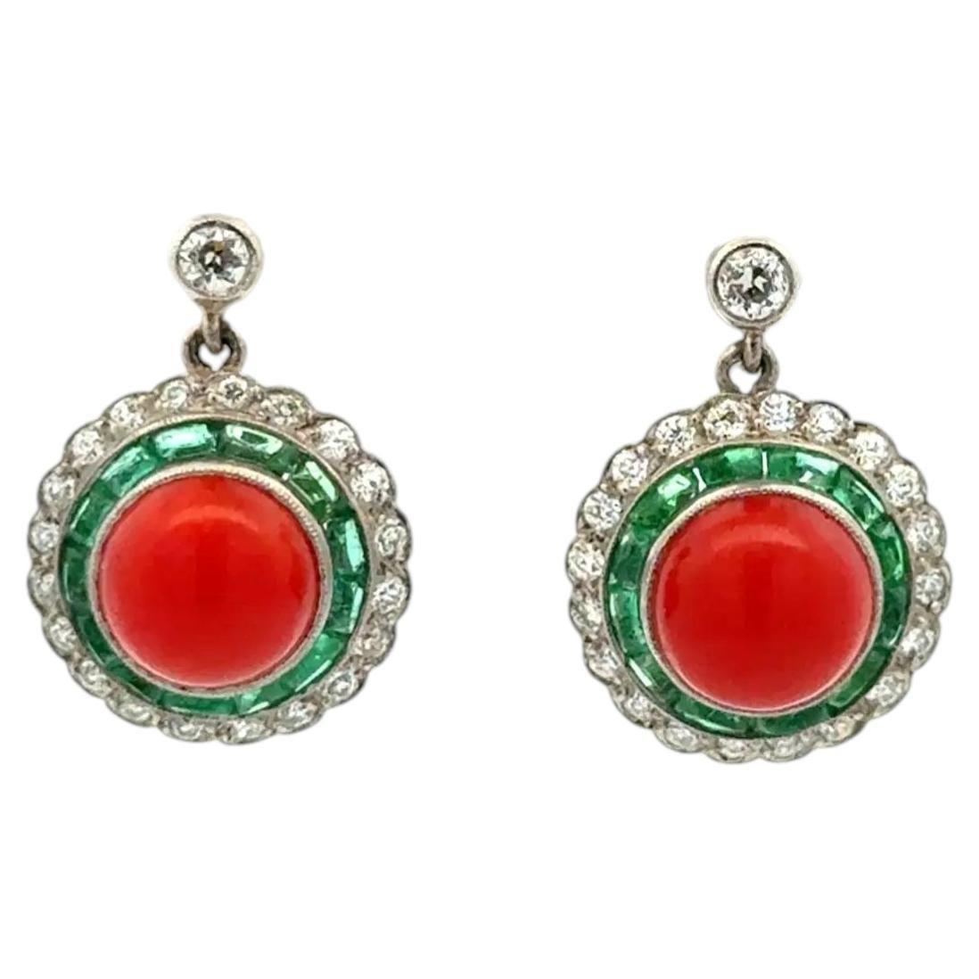 Pendientes vintage de platino con coral, esmeraldas y diamantes. Joyería fina de segunda mano
